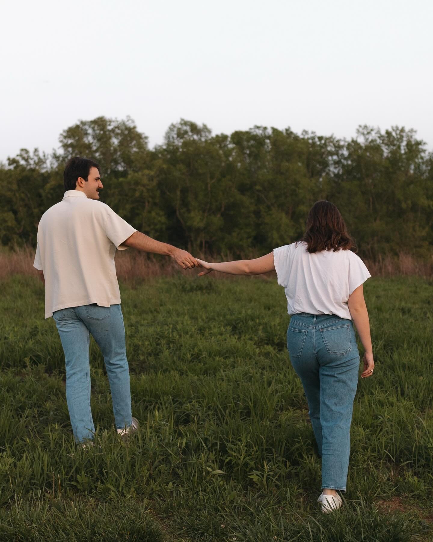 Some more of my favorites from Kacky + Trevor&rsquo;s engagement!! Such a beautiful spring night - truly out of a dream! 

#greenvillephotographer #photography #engagementphotography #greenvillesc #scweddingphotographer #engagement