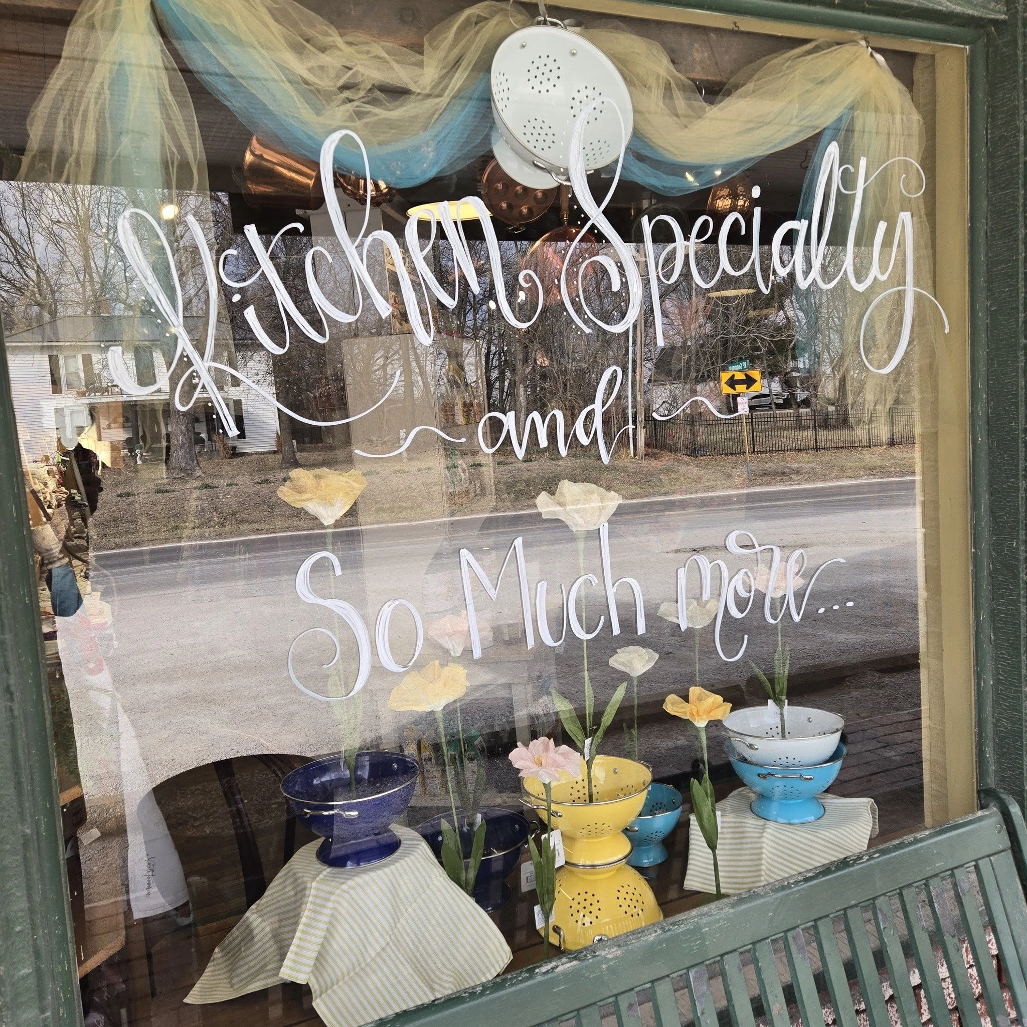 We are kitchen specialty and so much more!
🩷🌷 loving our spring front windows🌷🩷