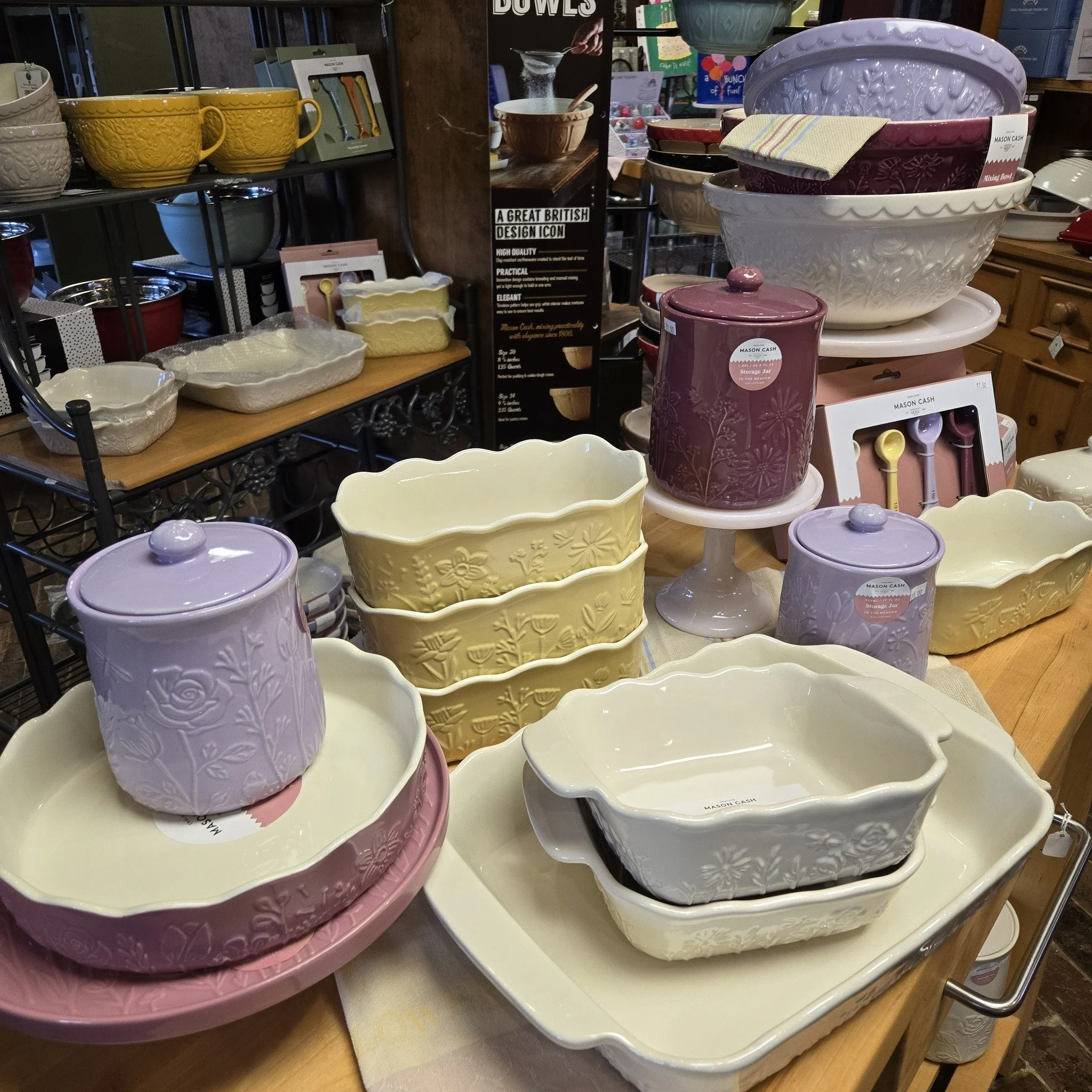 We interrupt Fiesta launch week to bring you new Mason Cash bakeware. It's. So. PRETTY!!!