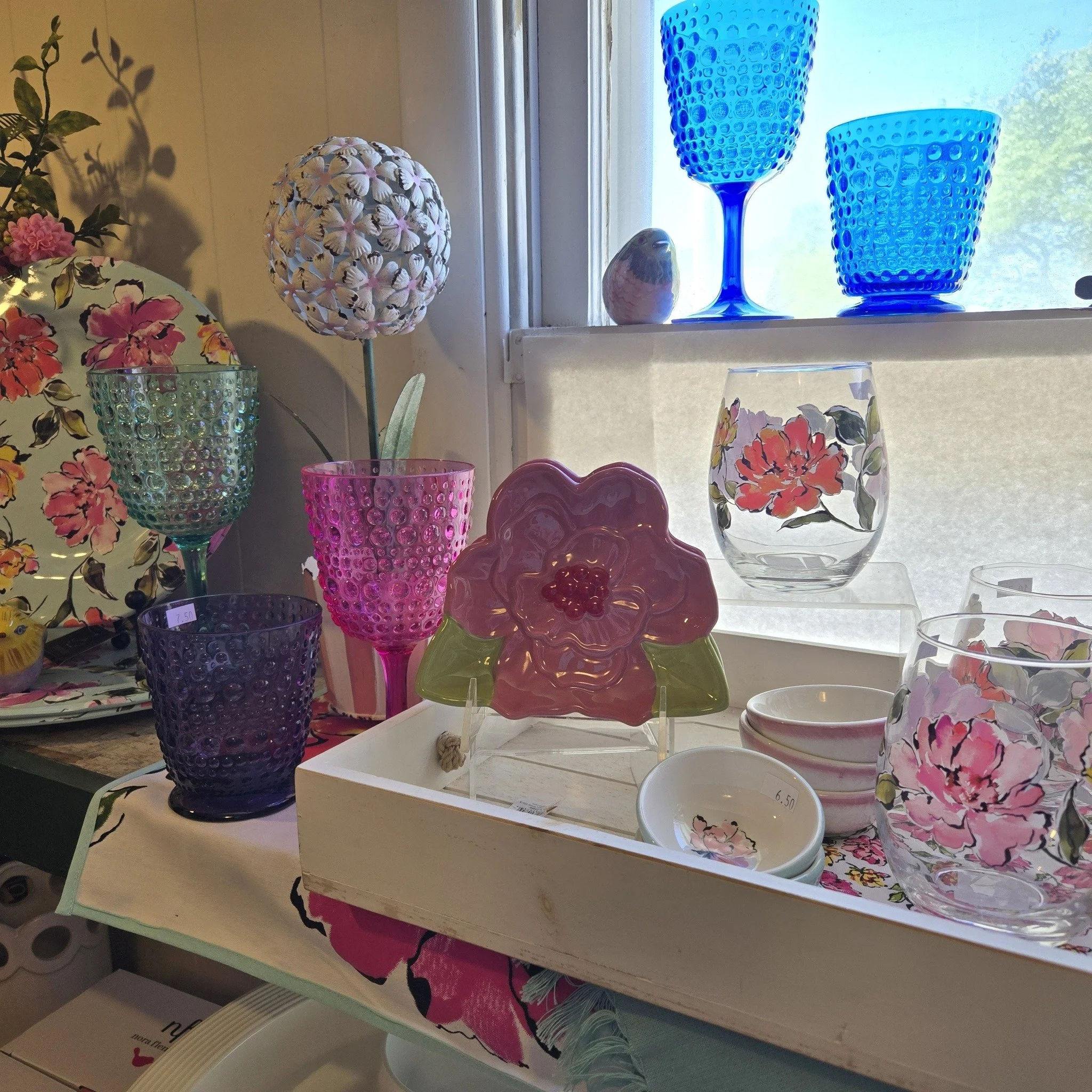 We survived the April showers, time for May flowers! It's going to be a great weekend for shopping open!
Friday 10 - 6
Saturday 10-6
Sunday 12-5