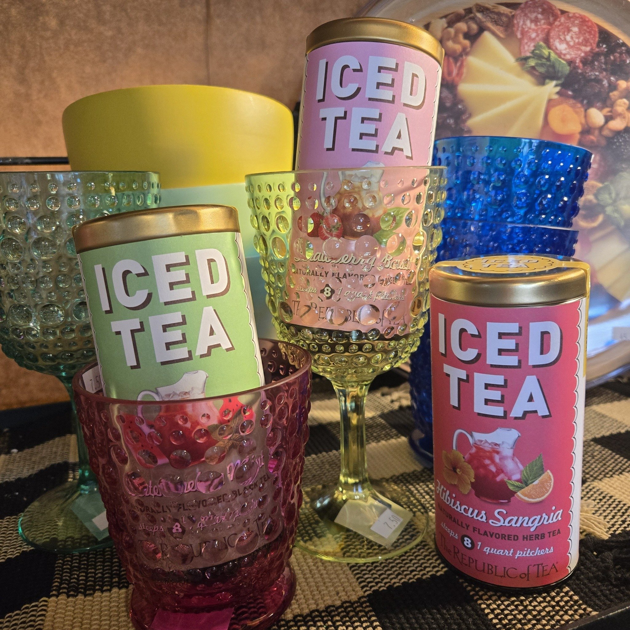 It's officially iced tea season!
These refreshing summer flavors come in quart size bags so you can make enough to share!