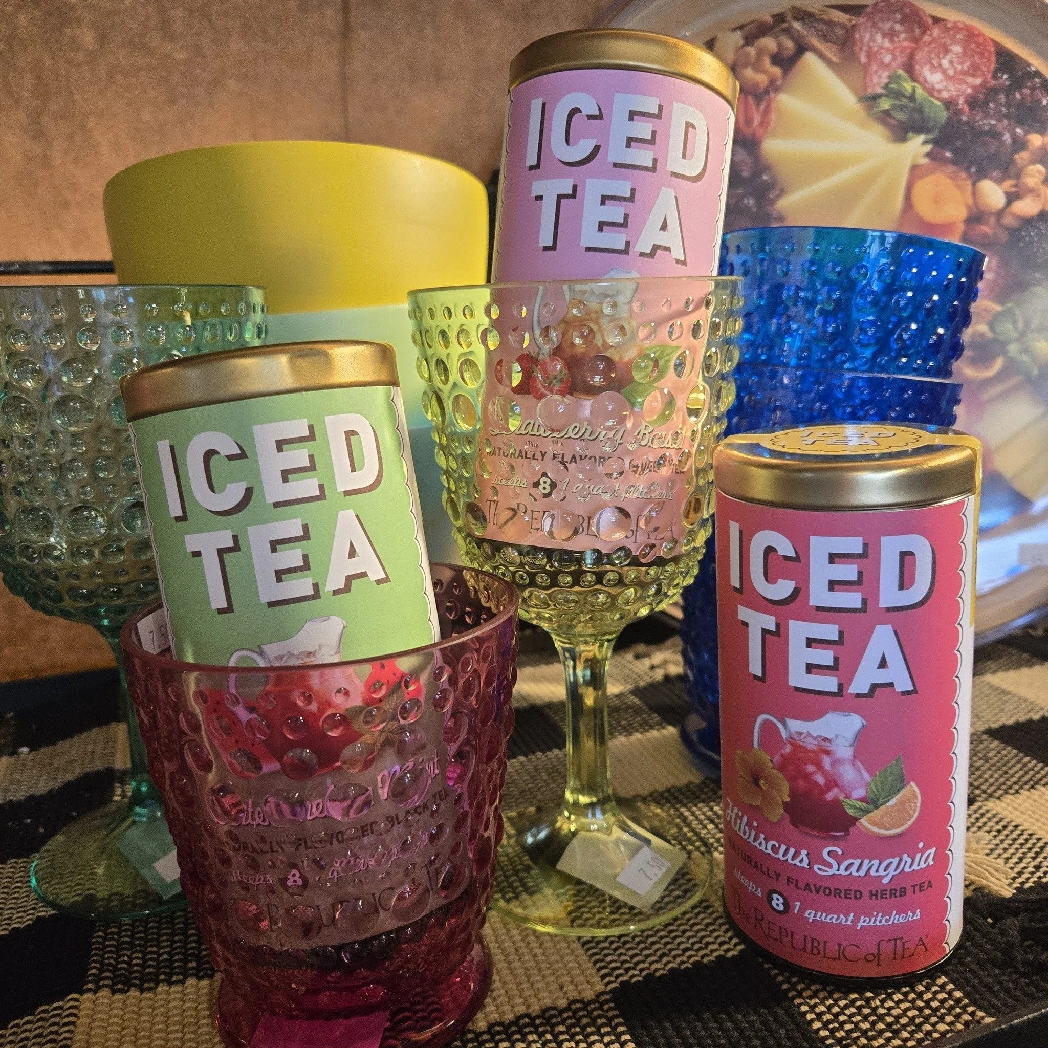 It's officially iced tea season!
These refreshing summer flavors come in quart size bags so you can make enough to share!