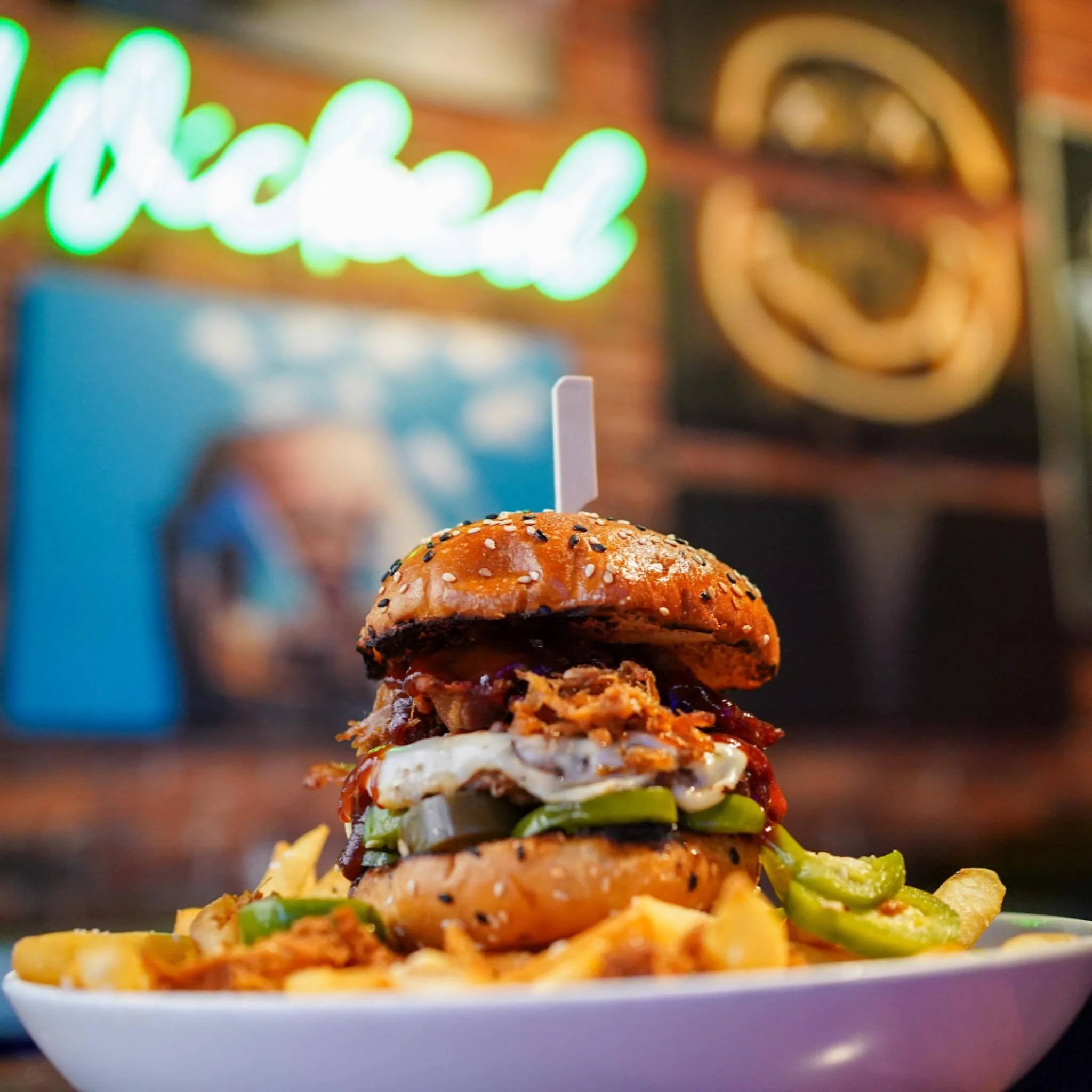 🍔 Burger of the Week 🍔 &ldquo;Triple Threat&rdquo;

Twin 4oz patties
Pulled Pork
Bacon
Honey BBQ Sauce
American Cheese
Tomato&rsquo;s
Pickled Jalape&ntilde;os
Served on a Sesame Bun

Come in and shoot your shot 🤠

#burger#burgeroftheweek#botw#bost