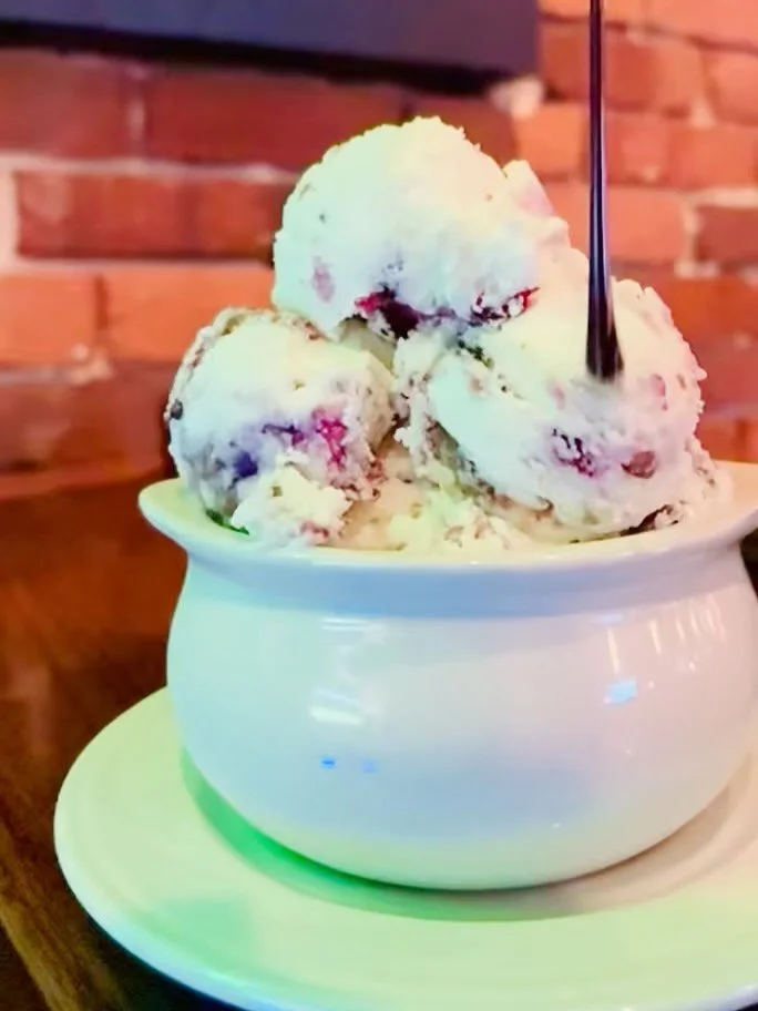 Instead of cheating on your husband, cheat on your diet with our new dessert special!

#burger#burgeroftheweek#botw#bostonburger#celtics#bruins #redsox #theatredistrictboston #bostonrestauraunt