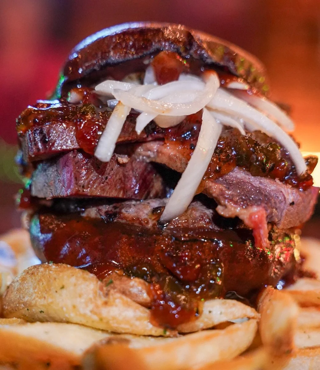 🍔Burger of the Week 🍔 &ldquo;Pile of sh!t on a Plate&rdquo;

single patty, smoked brisket, bacon jam, pickled red onion, hickory BBQ sauce on a toasty pretzel bun.

while supplies last&hellip;..aka the entire week

#BostonEats #bostonbars #boston #