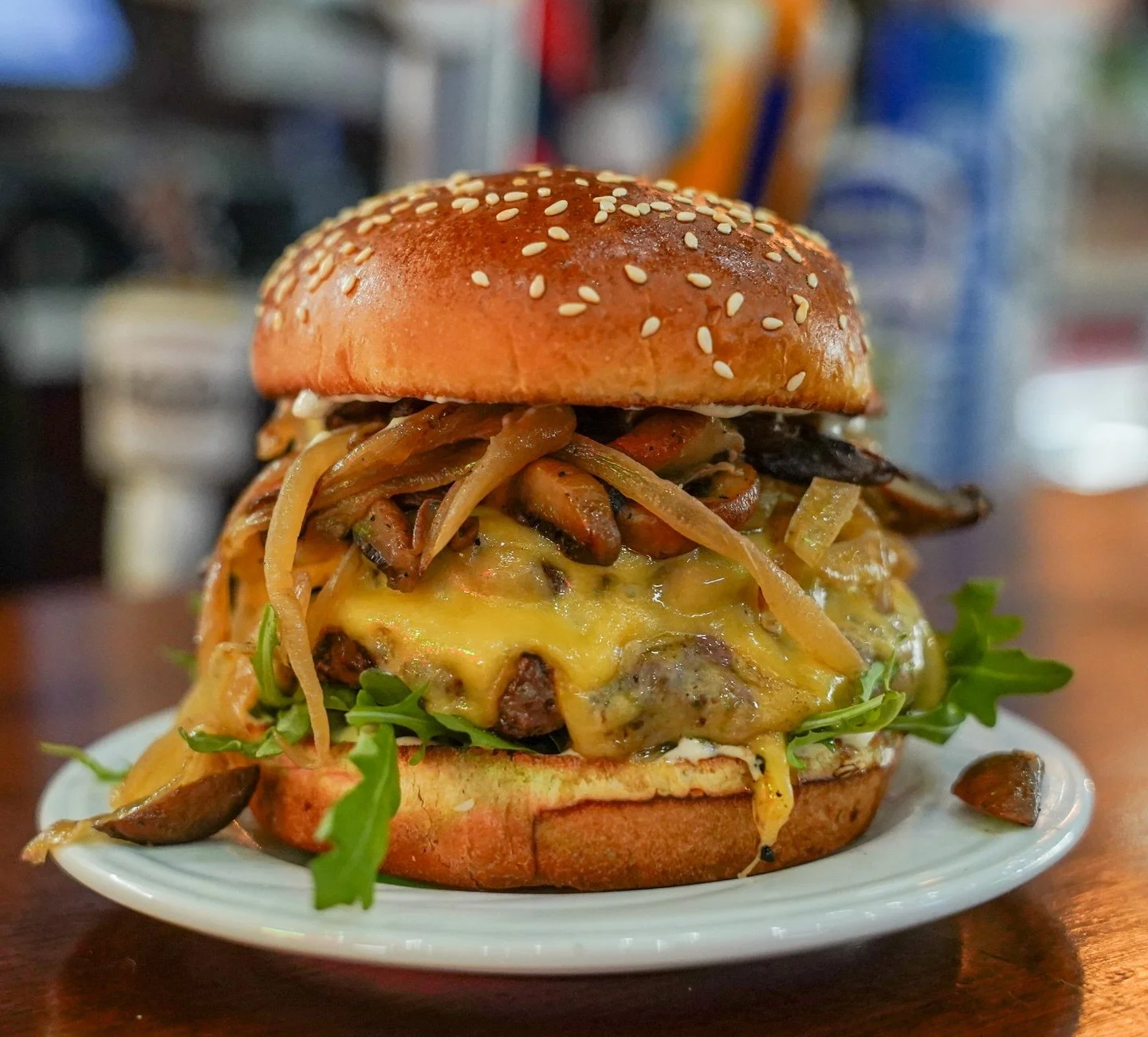 🍔Burger of the Week 🍔 &ldquo;Truffle Shroom&rdquo;

double patty, smoked gouda cheese, truffle aioli, roasted mushrooms, arugula, caramelized onions on a sesame bun

while supplies last&hellip;..aka the entire week

#BostonEats #bostonbars #boston 