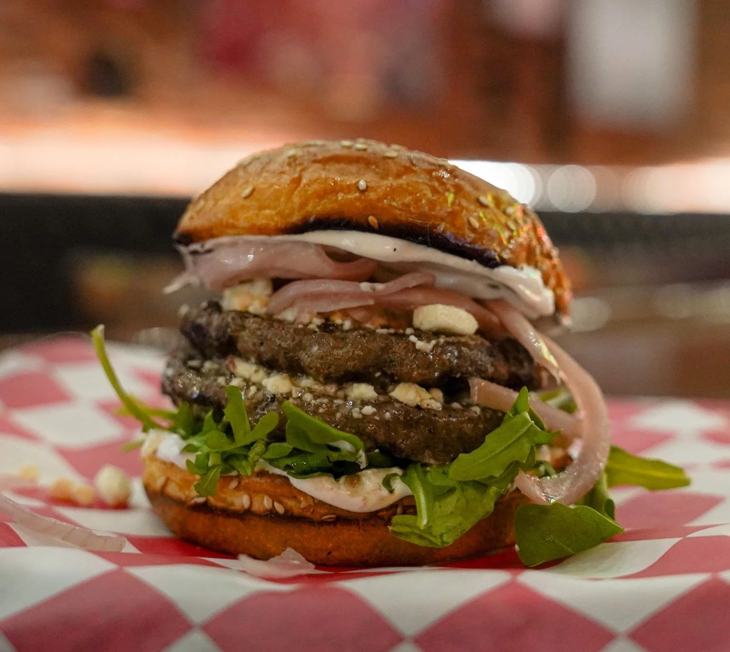 🍔Burger of the Week 🍔&rdquo;Greek Burger&rdquo;

double patty, feta cheese, tzatziki, pickled red onion, arugula on a sesame bun

while supplies last&hellip;..aka the entire week

#BostonEats #bostonbars #boston #bostonfoodies #latenighteatsboston