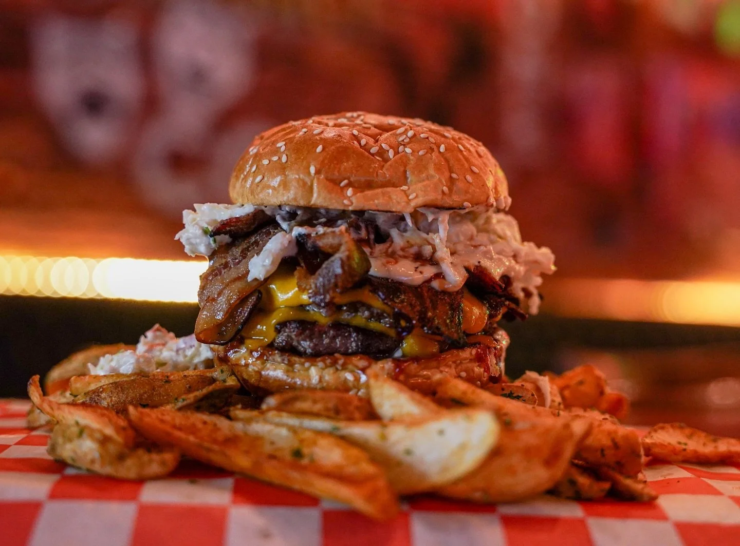 🍔BURGER OF THE WEEK🍔&rdquo;BBQ SPREAD&rdquo;

Double patty, aged cheddar, bacon, bbq sauce, coleslaw, garlic aioli on a sesame bun

while supplies last&hellip;..aka the entire week

#BostonEats #bostonbars #boston #bostonfoodies #latenighteatsbosto