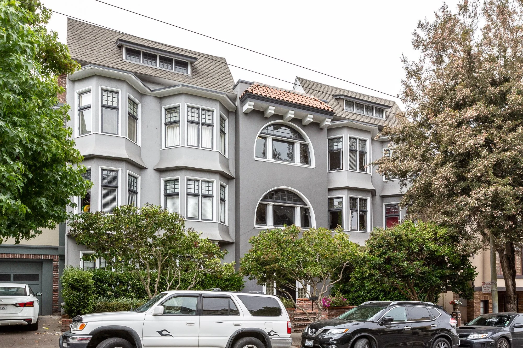 833 Ashbury