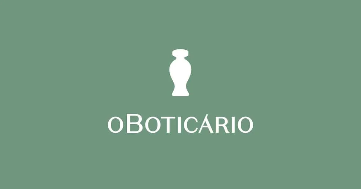 Logo de uma loja chamada 'O Boticário' com um ícone de uma antiga jarra ou vaso branco em fundo verde.