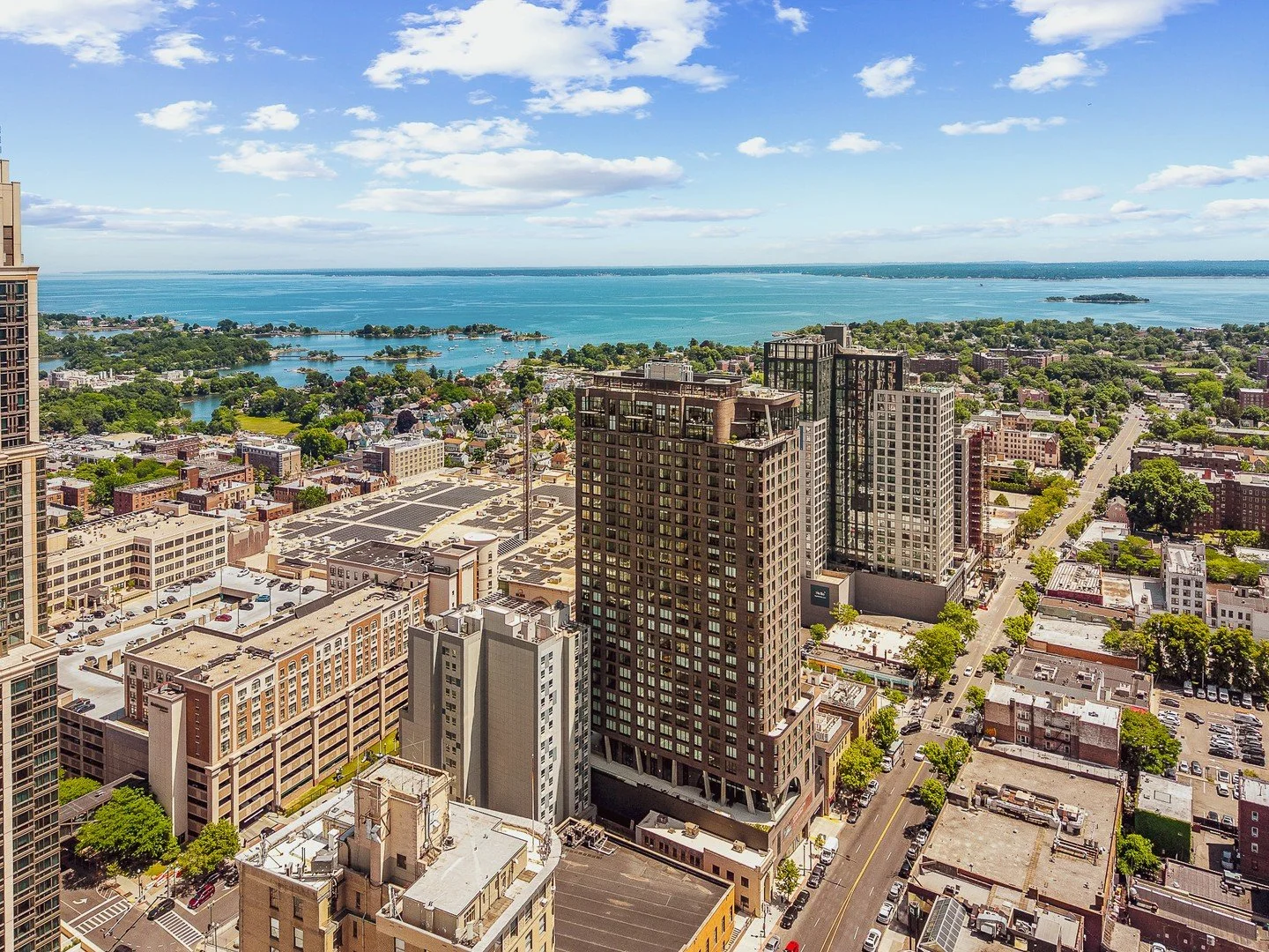 See life from a new perspective at Allen Modern Apartments. Elevated residences, sweeping views, and the best of New Rochelle right outside your door.
.
.
.
live allen apartments allen new rochelle new york apartments westchester county westchester n