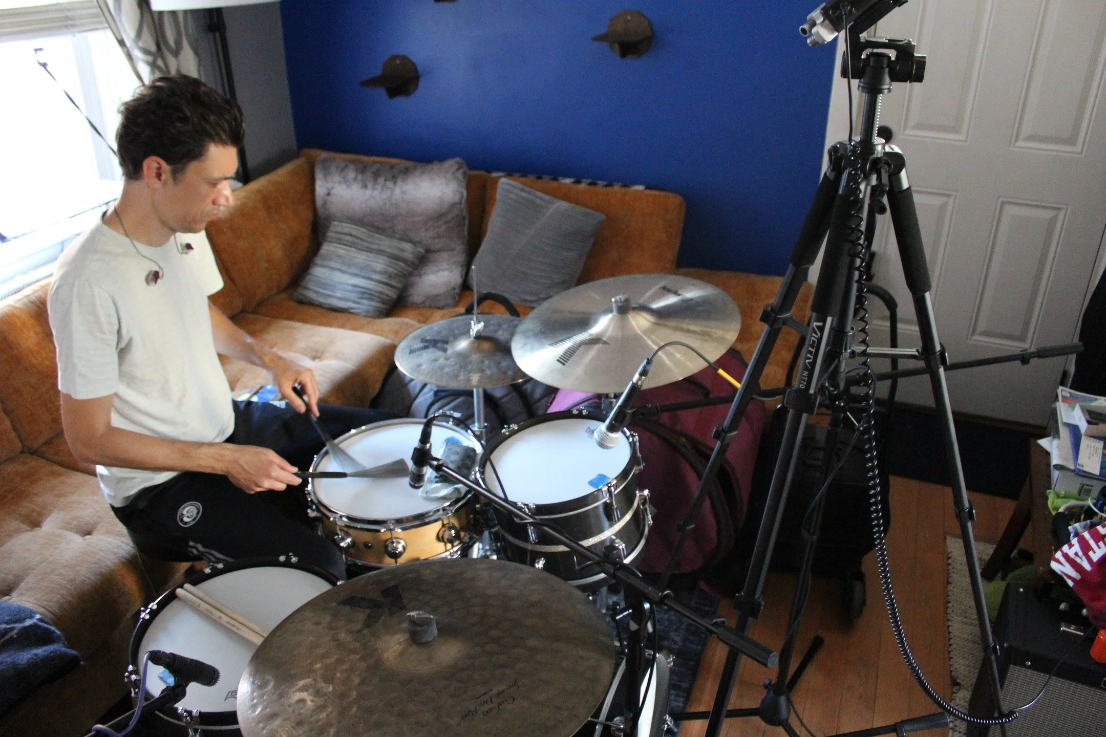 Micing a drum kit can be tricky, but with the right techniques and a few insider tricks, you can capture a crisp, powerful sound every time to make your recordings shine.

Check out these shots from our recent drum recording session for Doctor De Sot