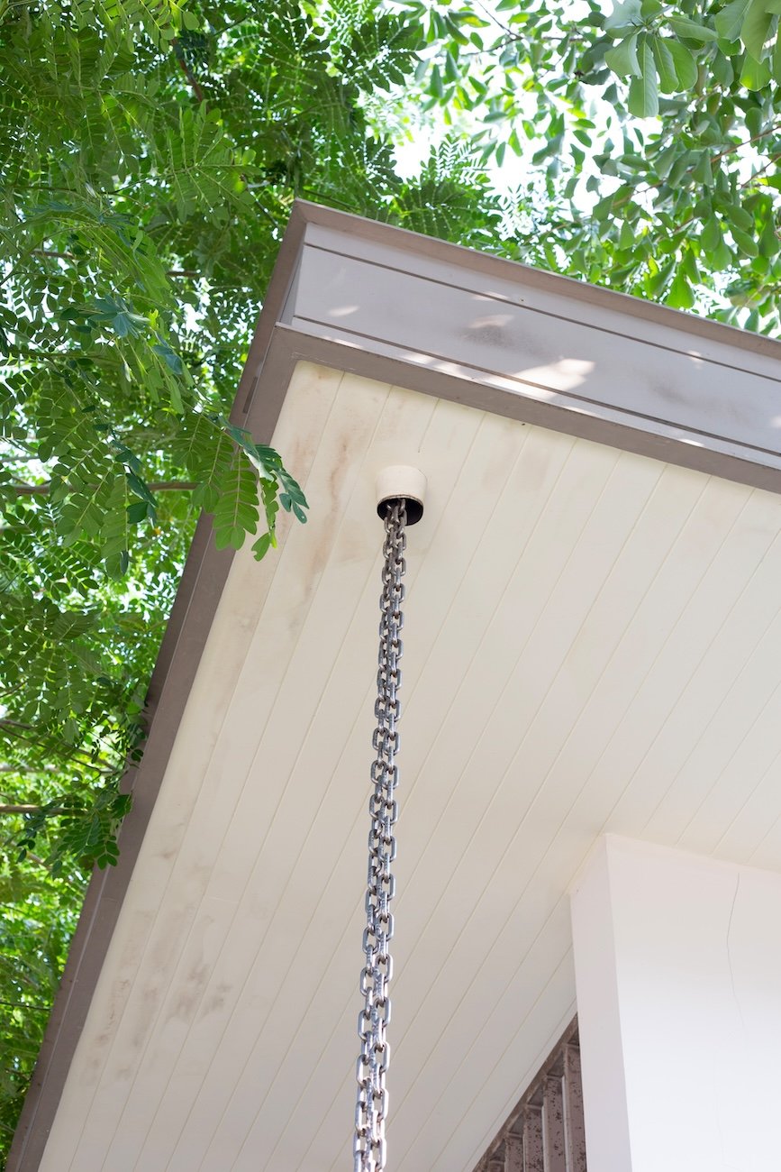 house-rain-gutter-rain-chains-2024-02-28-01-58-18-utc.jpg