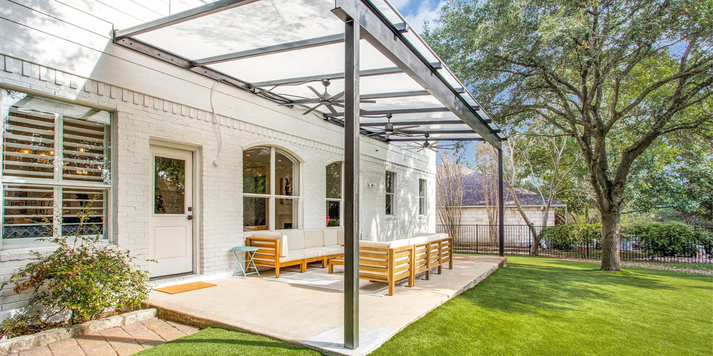 modernfarmhouseaustin1.jpg