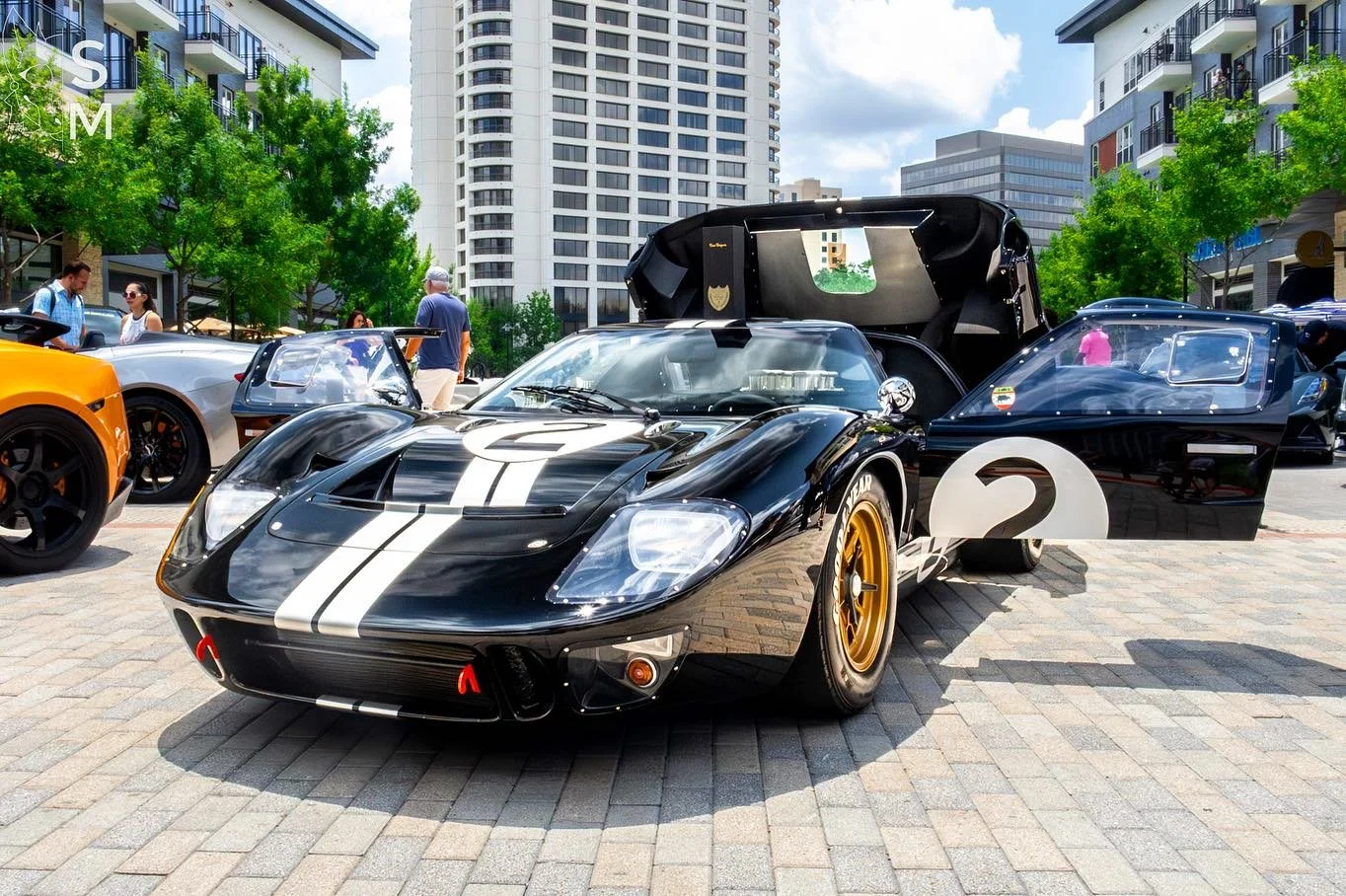 How often do you see a GT40? 
-
😆 Gotta love doing my job! Keep an eye out for more photos! 
-
Owner: @jimhughes954 
-
Cars: Ford GT40 &amp; Mclaren 650s
-
Meet: @carsandcocktailsdallas 
-
#ford #fordperformance #fordgt #fordgt40 #gt40 #1966gt40 #le