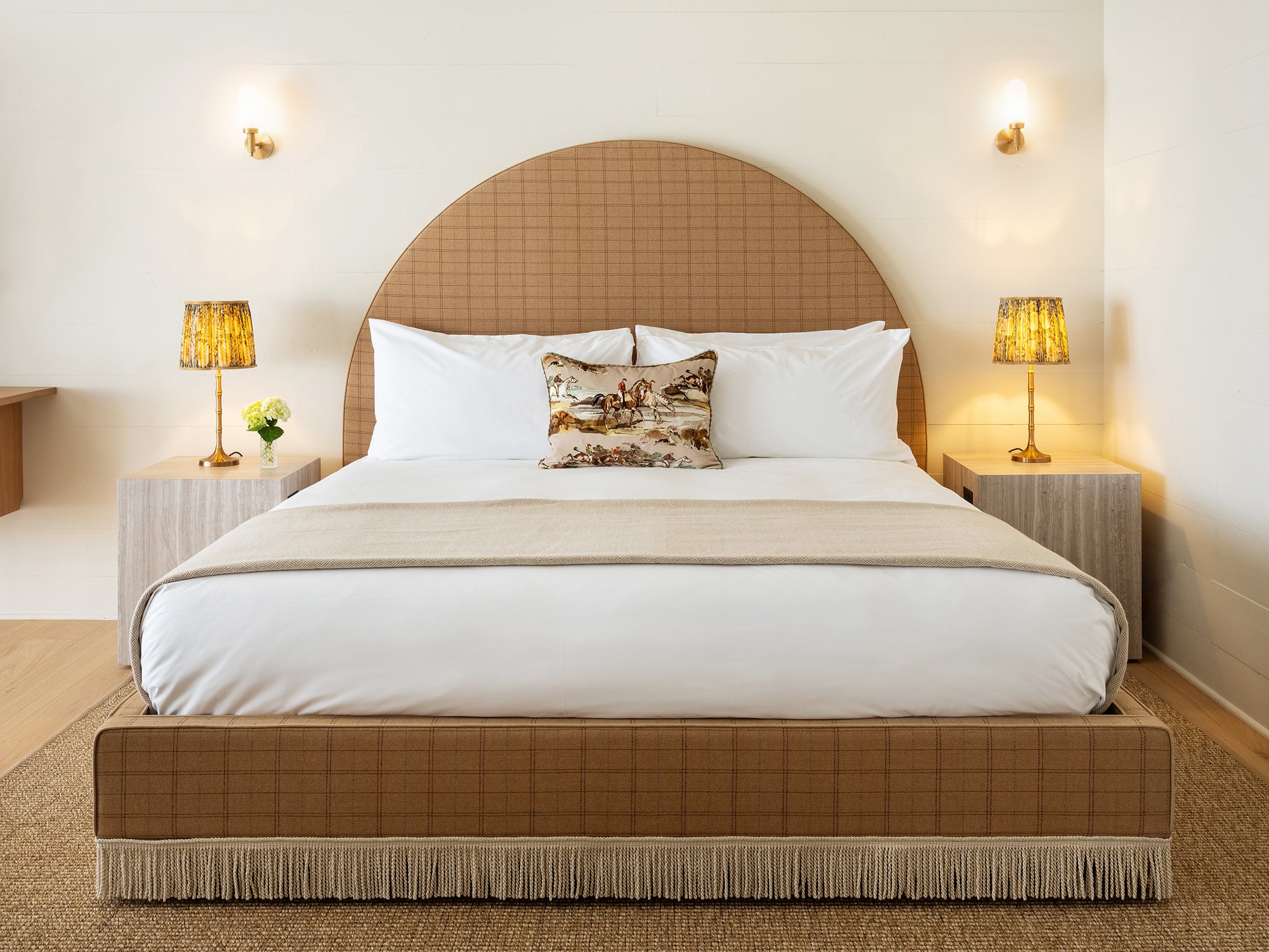 Front view of Château Bed in between two side tables with lamps