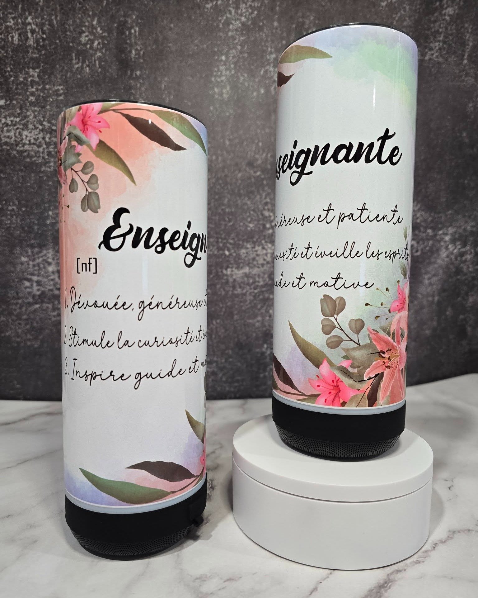 📦✨ COMMANDE EN ROUTE ✨📦
Deux magnifiques tumblers haut-parleurs 20oz pour dire MERCI &agrave; deux enseignantes en or 🌸🎶
Personnalis&eacute;s avec douceur et reconnaissance, ils sont pr&ecirc;ts &agrave; faire vibrer plus que des chansons 💕🎵

?