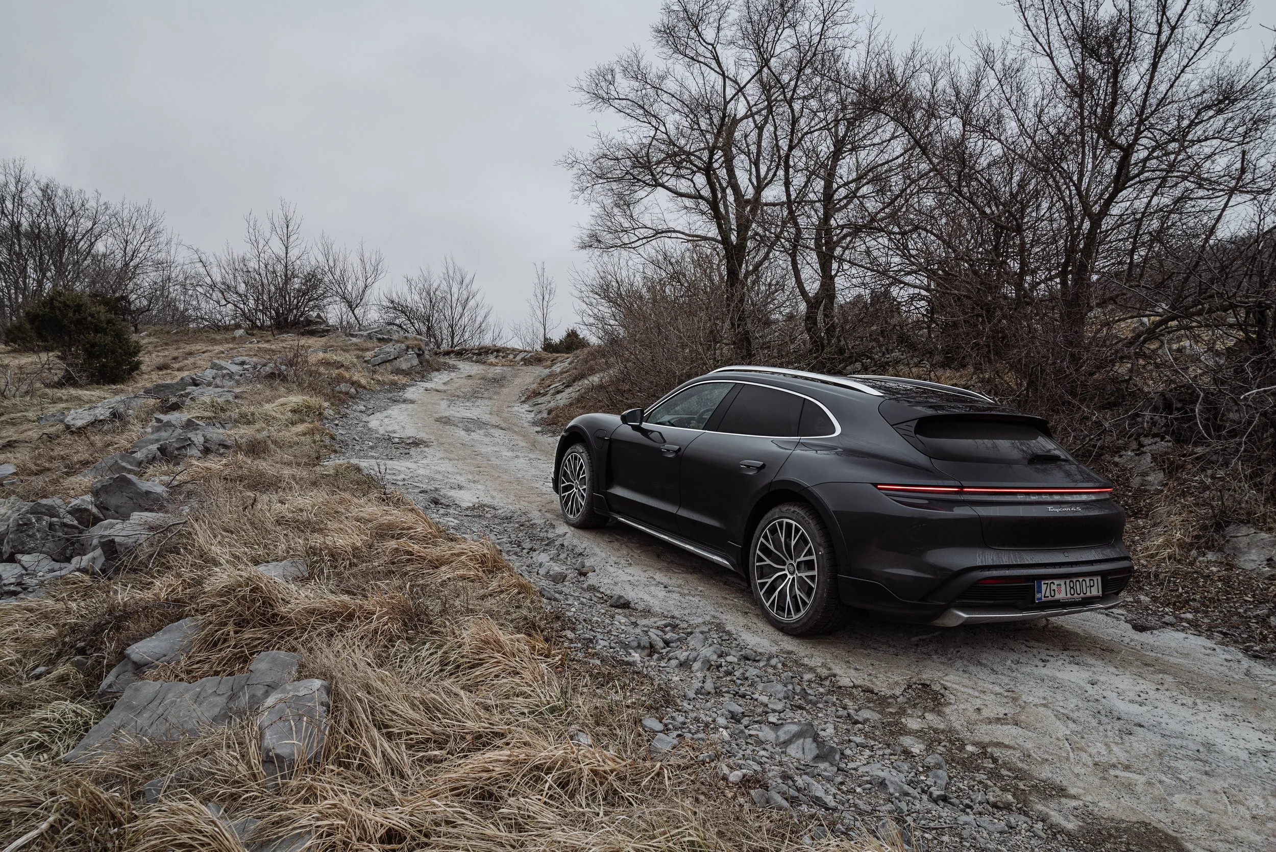 AMS-PORSCHE_TAYCAN-16.jpg