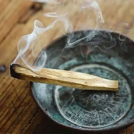 🌿

Behind the Door . . . .

"Every detail is prepared with care."

People sometimes ask me what happens before a Reiki session begins.

The answer is...

Very little.

And yet, perhaps, everything.

The room is prepared. 

The candles are 