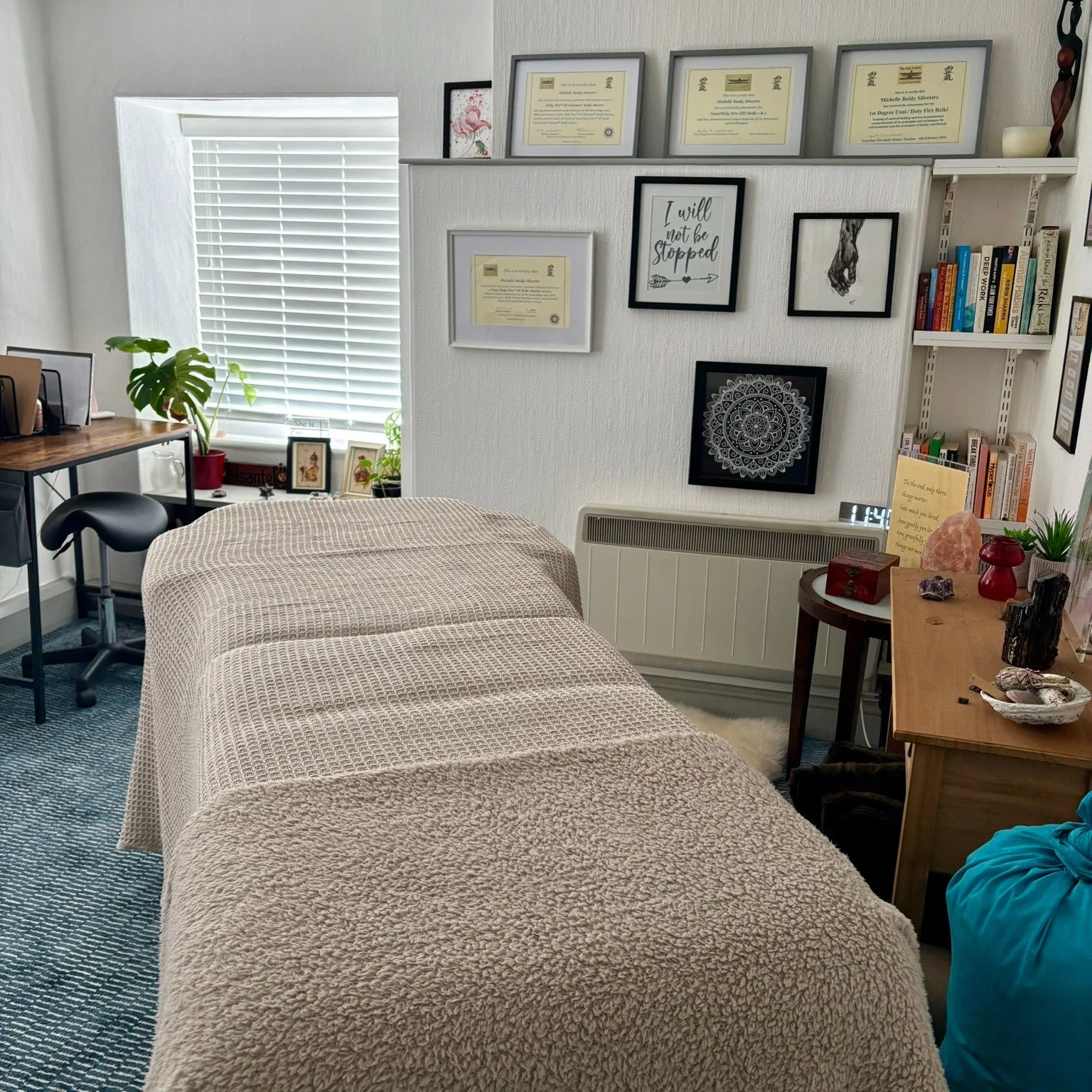 🚪 | Behind the Door: Trusting the Space

What does it mean to walk into a room and feel:

I don't have to explain everything.

I won't be judged.

I can simply be here.

For my client, trust might mean allowing themselves to relax enough to receive.