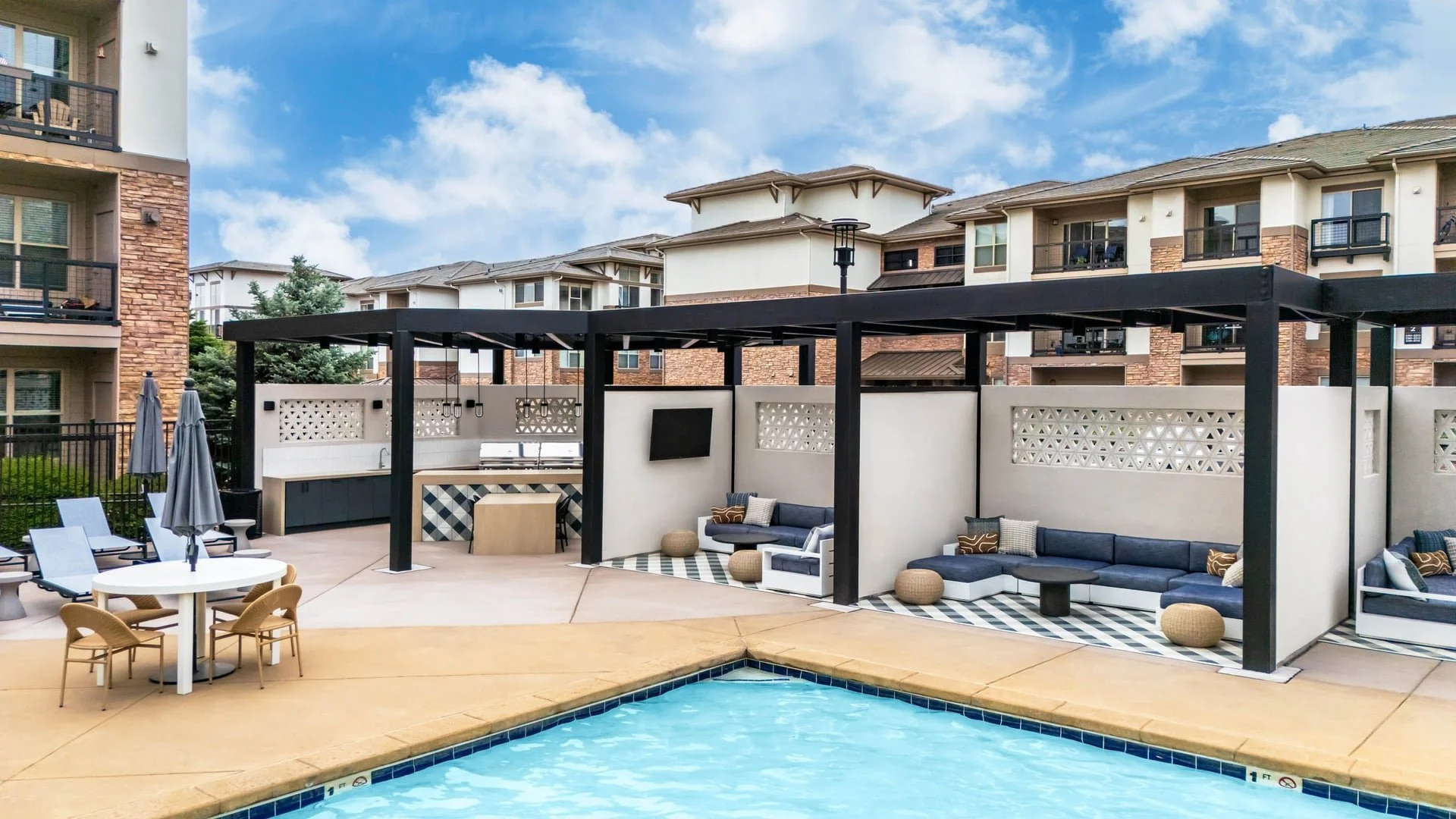 Flats at Inverness Pool-6.jpg