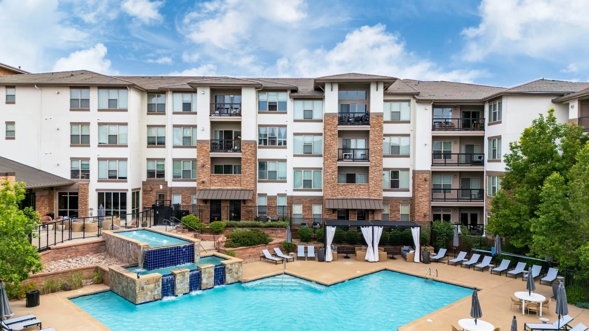 Flats at Inverness Pool-7.jpg