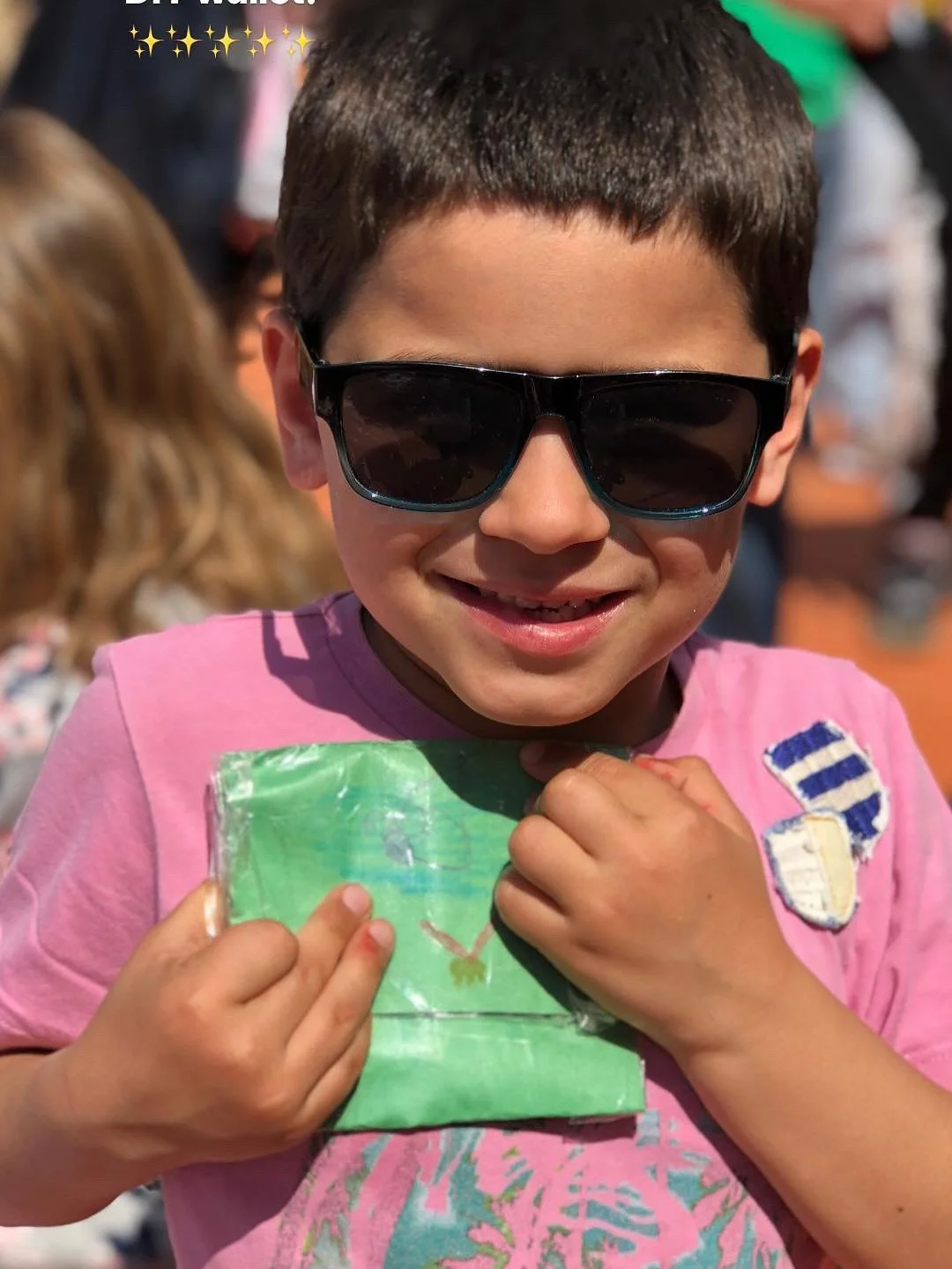 Hi Fruiggie family! You all know how much we love DIY projects here 😁. So here is a flashback of our DIY wallet and purse making workshop at @habanaoutpost.bk almost a decade ago☺️! We used construction paper, crayons, colored pencils, yarn, tape an