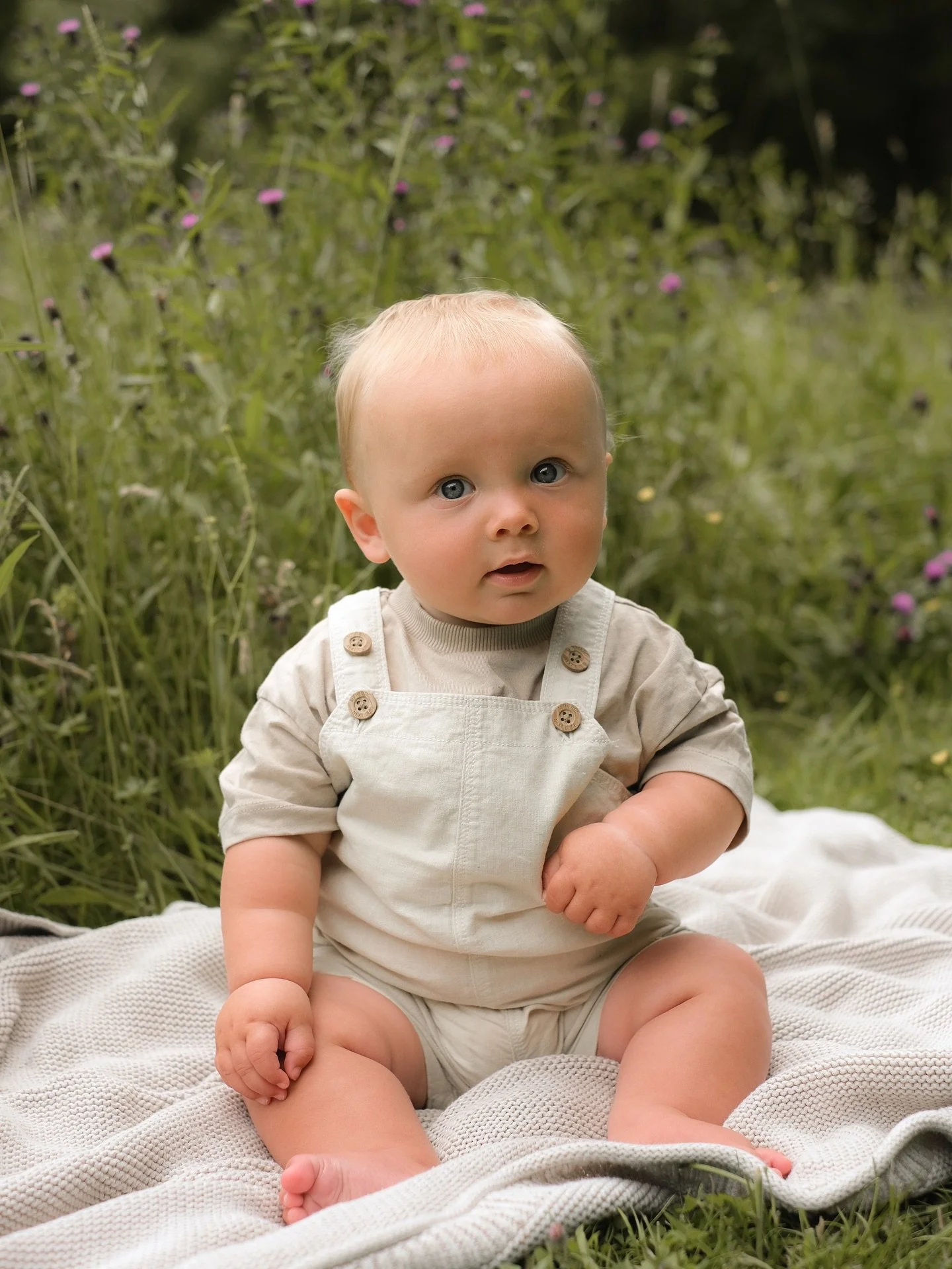 Summer Mini Sessions are here 🌿
 Among wildflowers and golden light, I&rsquo;m capturing the quiet, powerful beauty of motherhood &mdash; in all its forms.

These outdoor minis are for mothers, mothers-to-be, and families. It&rsquo;s also an opportu