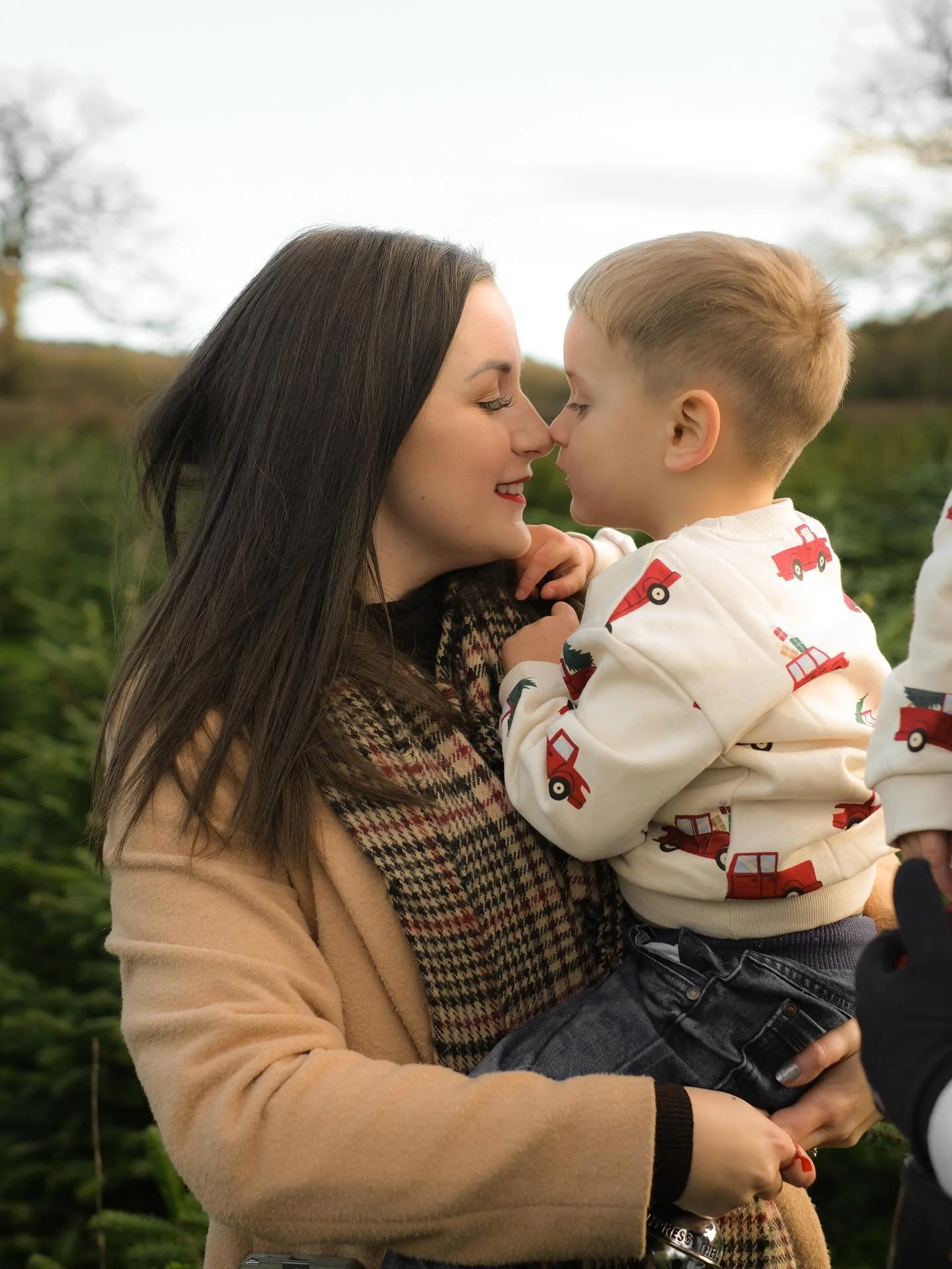 From Spring sessions to Christmas Tree Farm. I adore seeing returning families and watching your little ones grow ✨