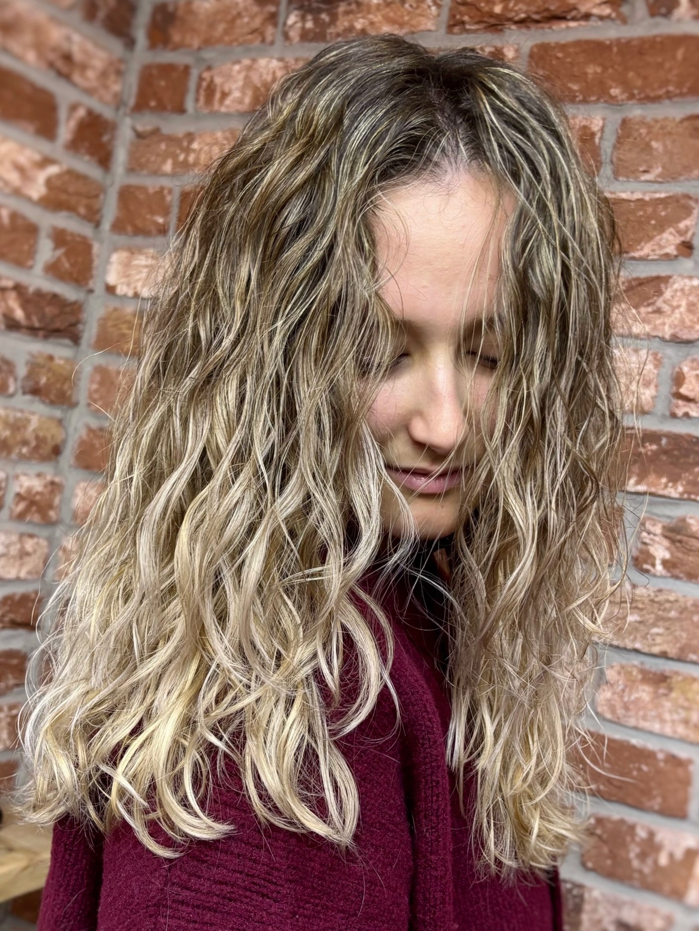 Blonde that grows with you! ✨ 

Low maintenance, beautiful fade, and long-lasting results&mdash;because who doesn&rsquo;t love a blonde that looks just as good when it&rsquo;s growing out?

#balayage #hairtransformation #hairdresserbristol #portishea