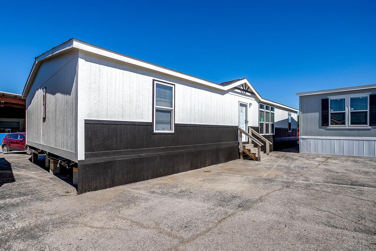 New---Moon-3260F-Exterior-2.jpg