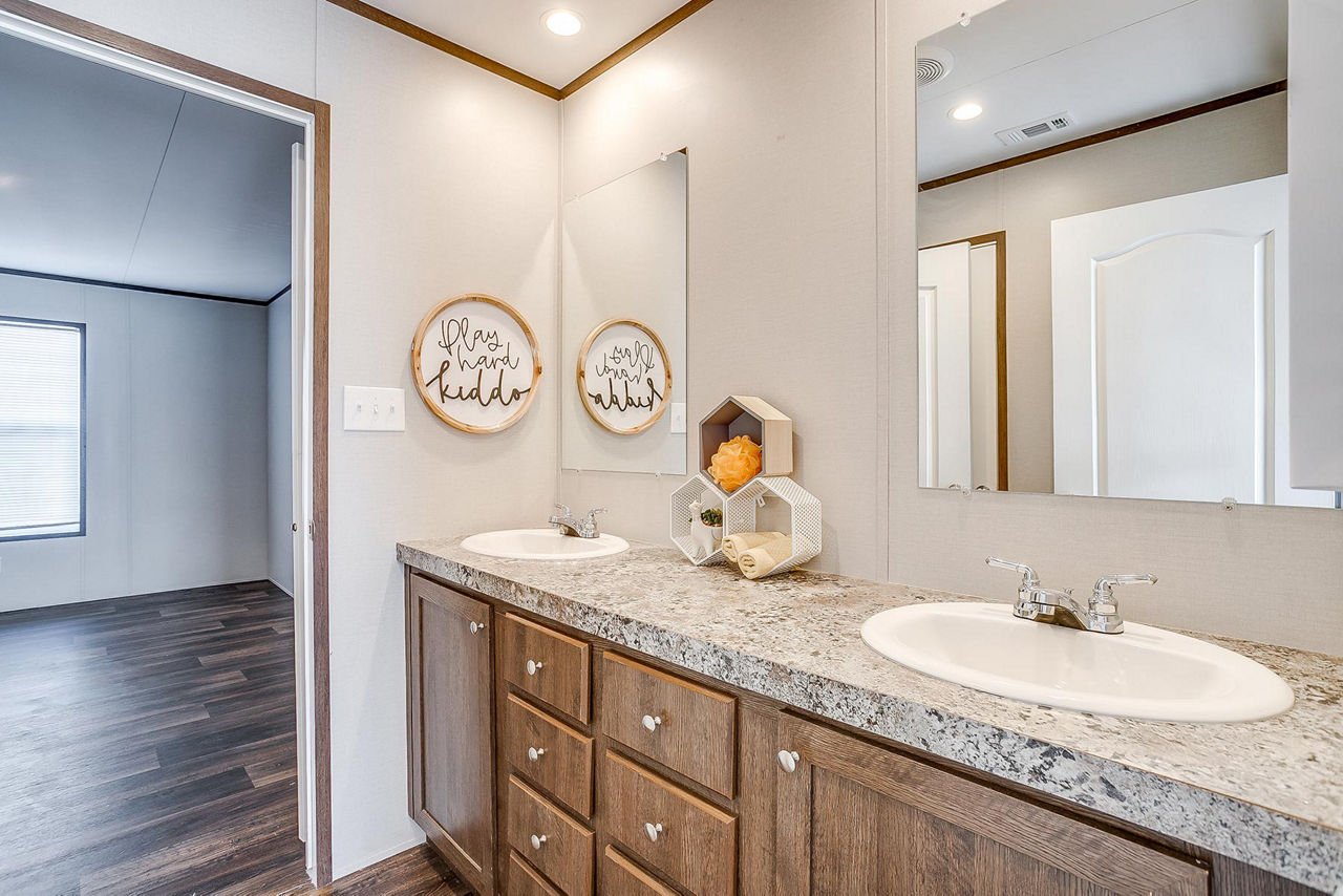 New---Moon-3260F-Jack-and-Jill-Bath-1.jpg