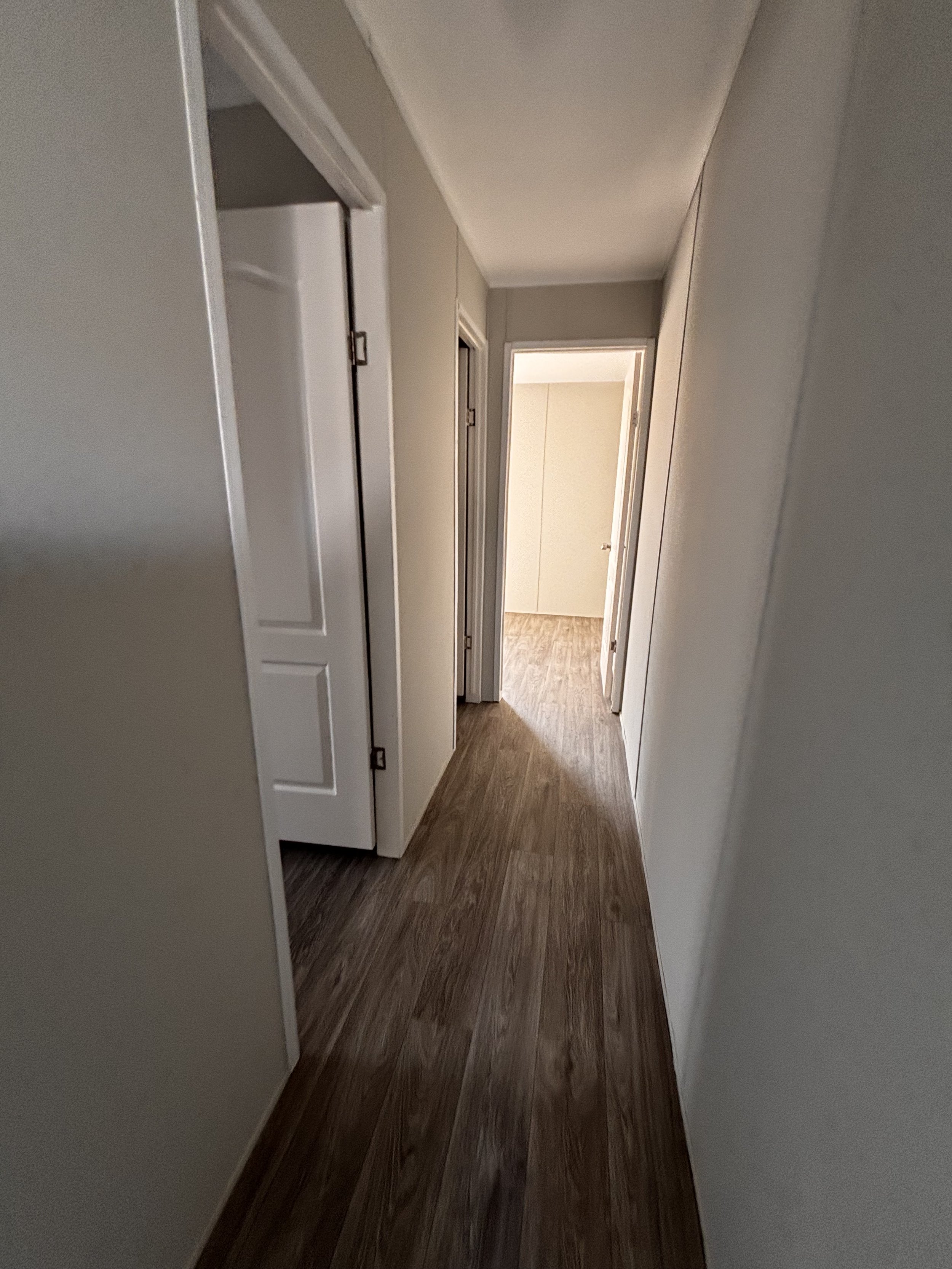 Hallway2_297292 .jpeg