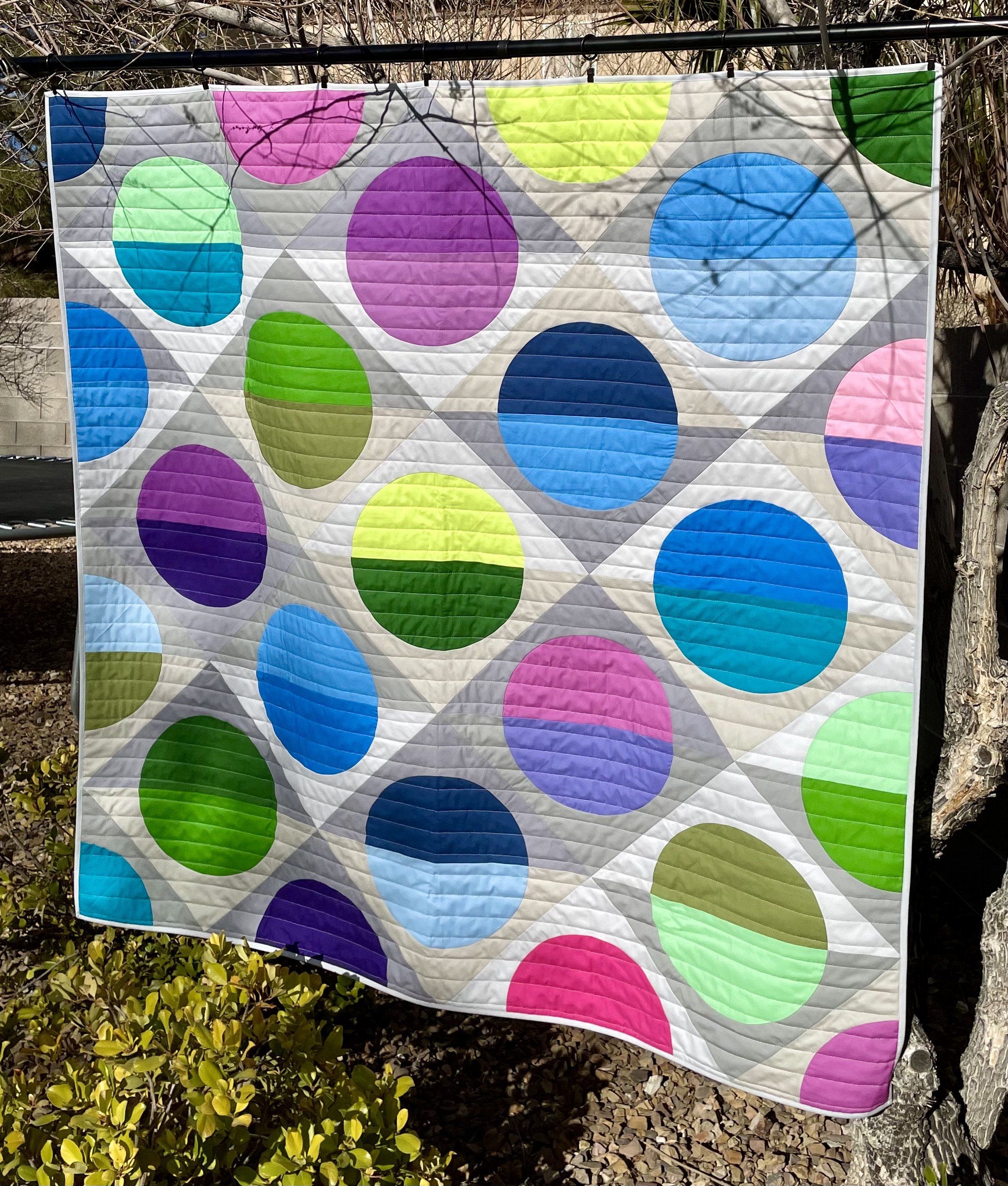 Curved Piecing Made Easy: The Many Moons Quilt - By SHE Icon, Jen Wagner, Snapdragon Quilts
