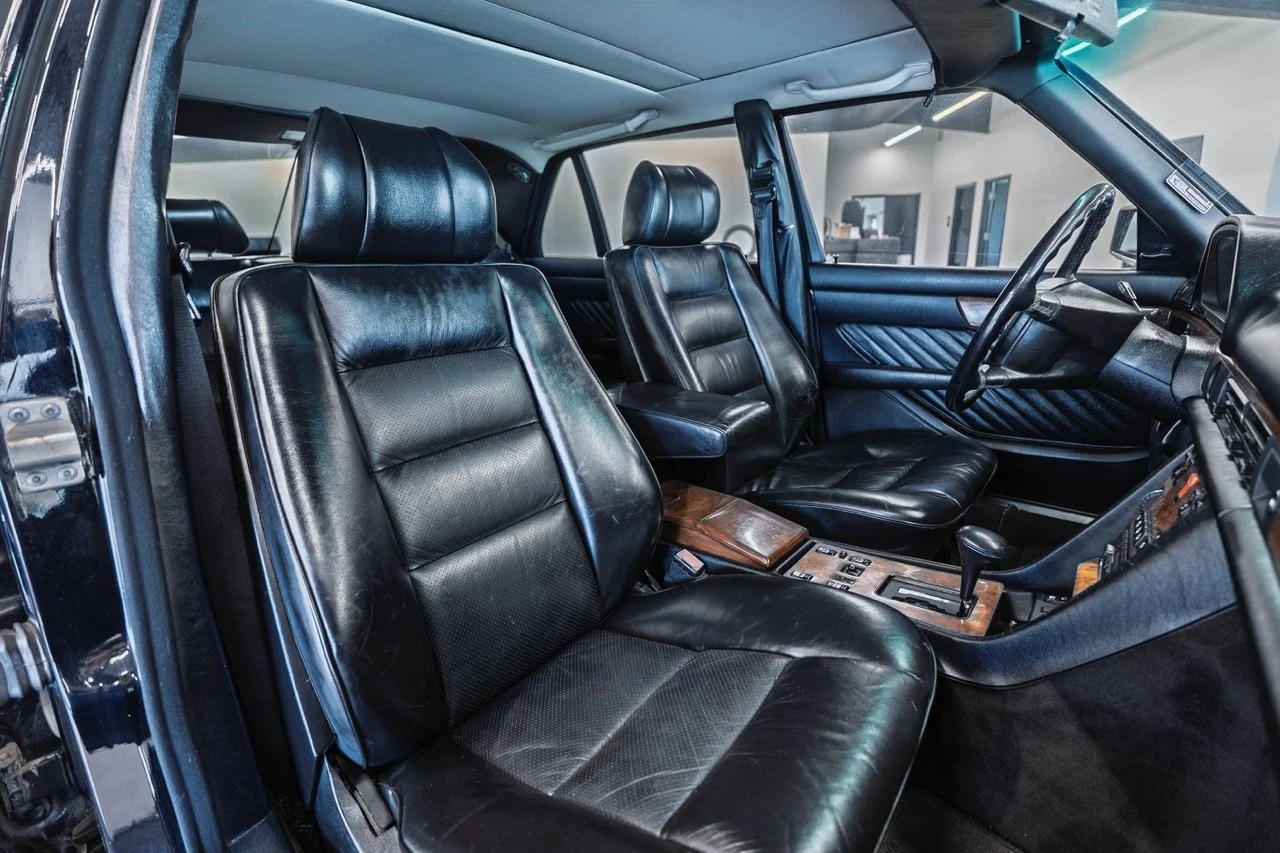 Mercedes_560_SEL_Limited_17.jpeg