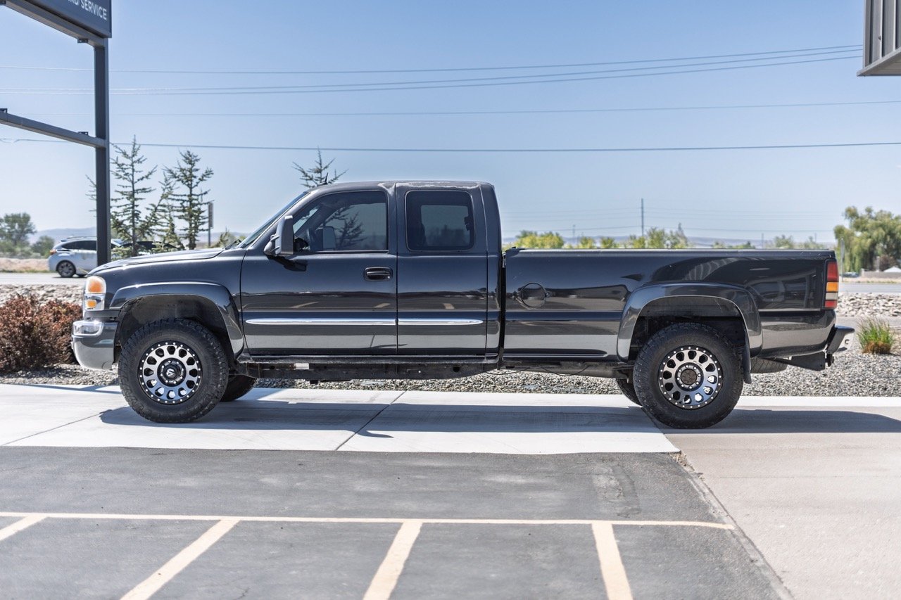 GMC_Sierra_Limited_06.jpeg