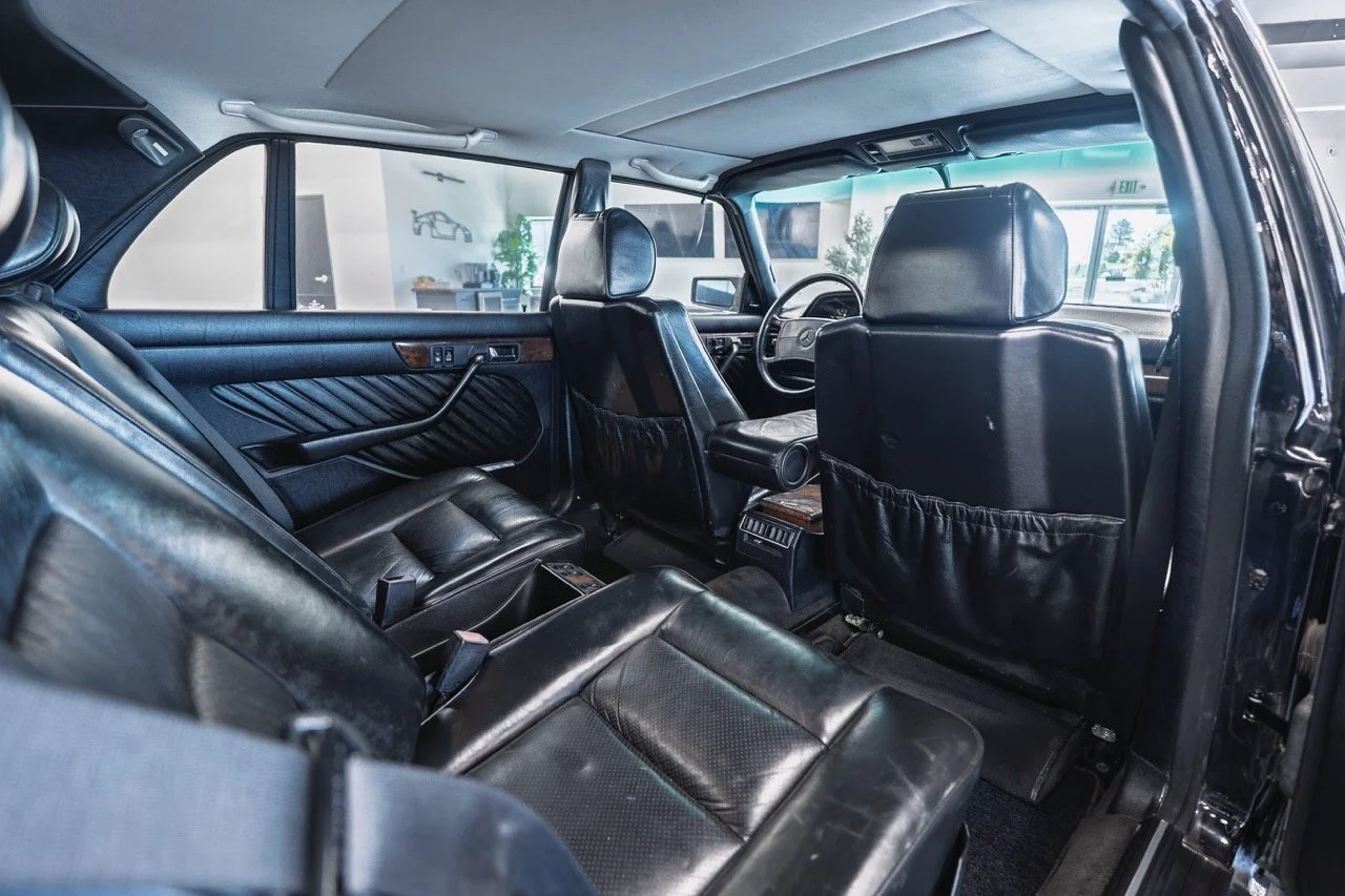 Mercedes_560_SEL_Limited_18.jpeg