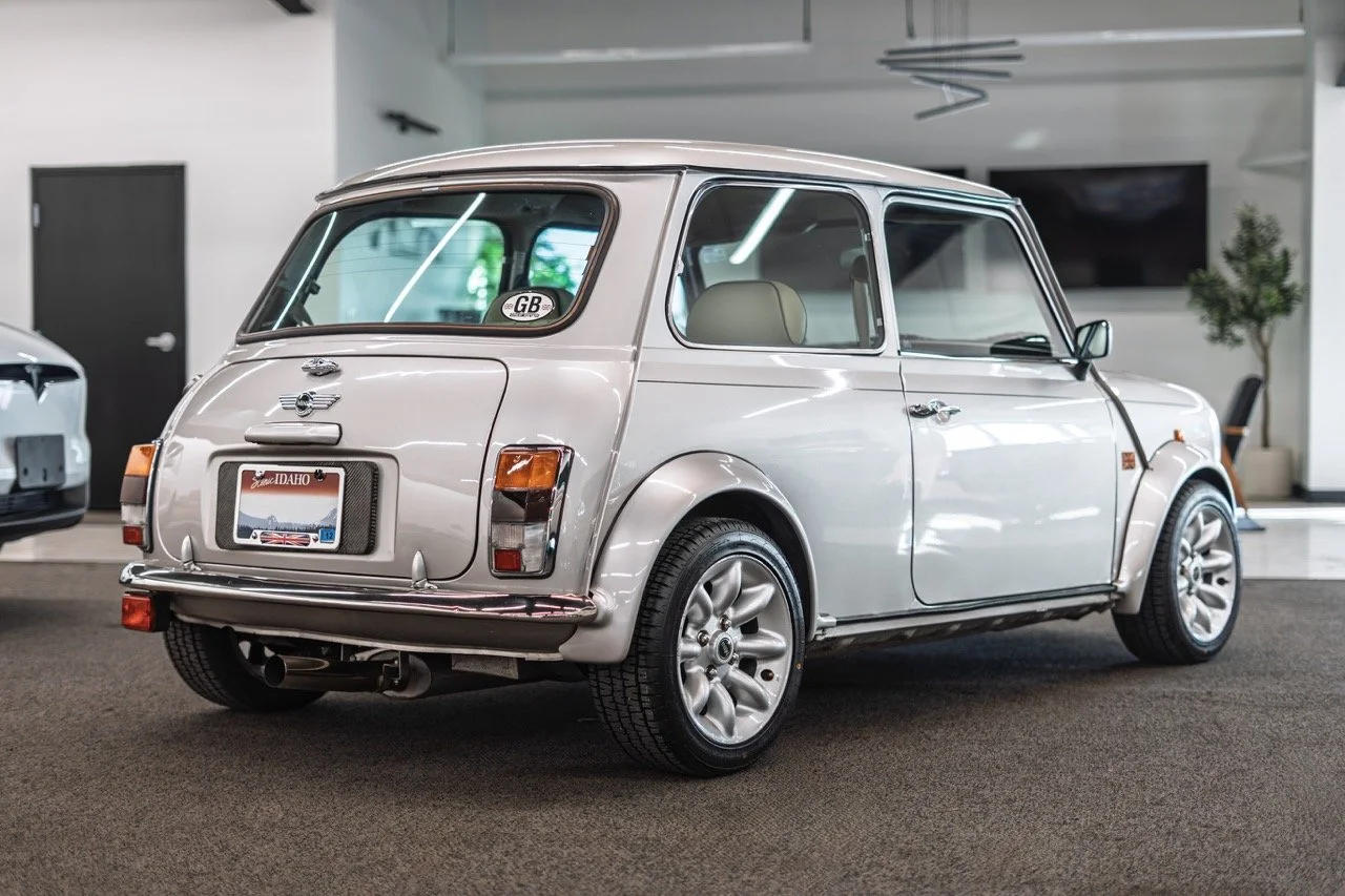 Limited_1973_Mini_Cooper04 Large.jpeg