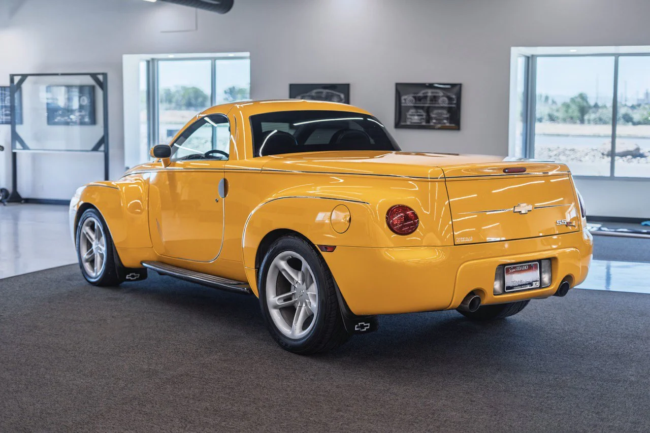 Chevy_SSR_Limited_07.jpeg