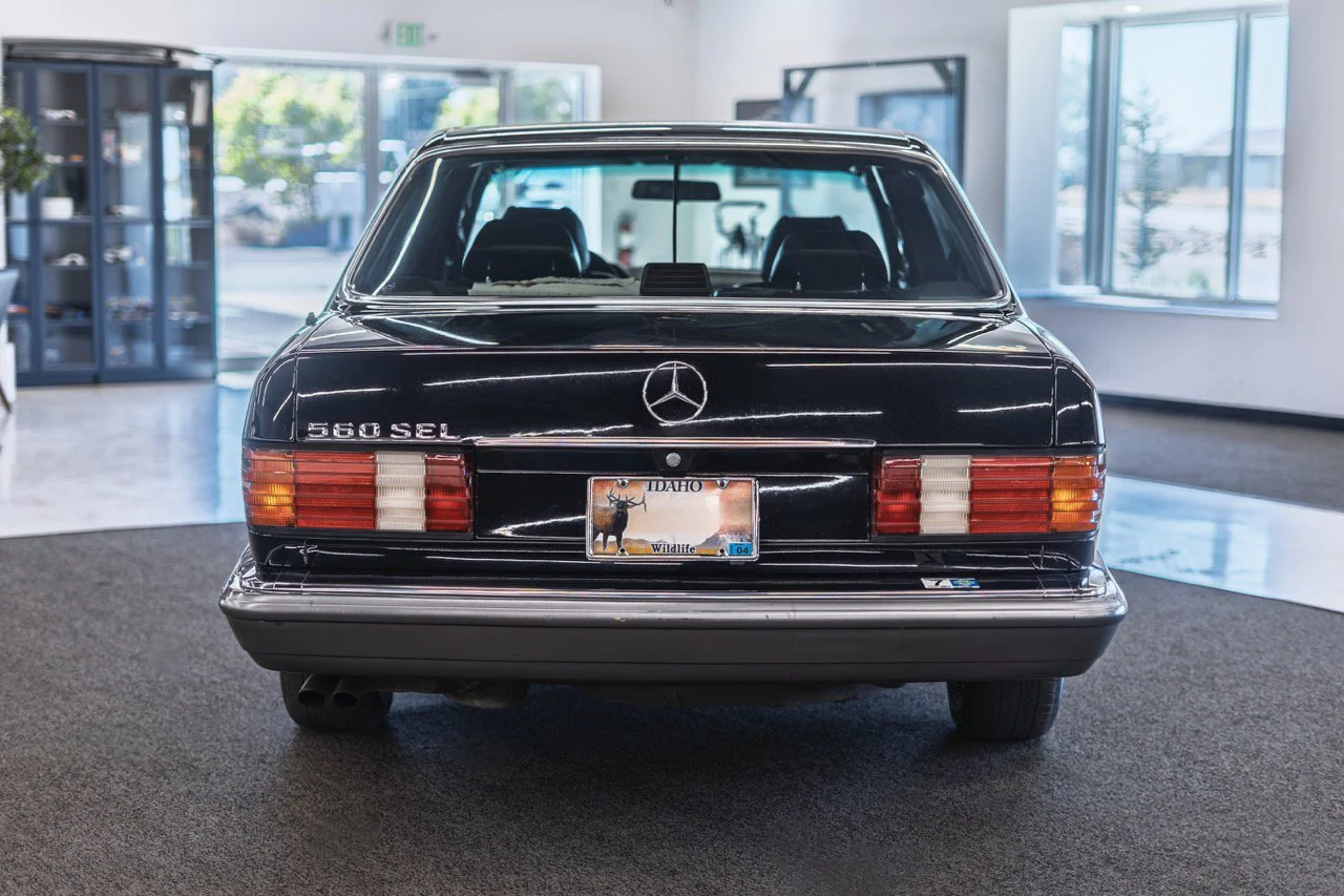 Mercedes_560_SEL_Limited_06.jpeg