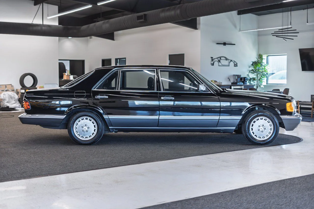 Mercedes_560_SEL_Limited_04.jpeg