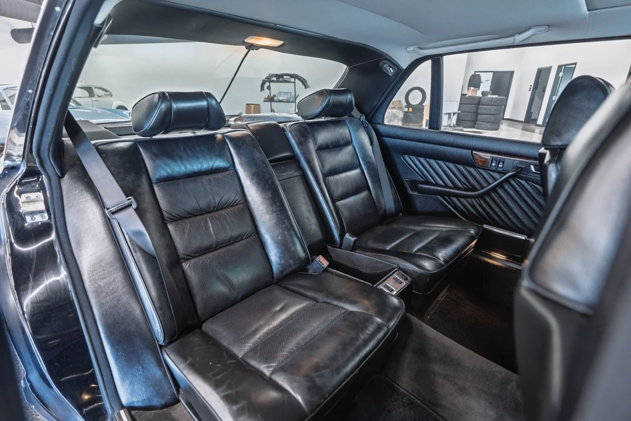 Mercedes_560_SEL_Limited_19.jpeg