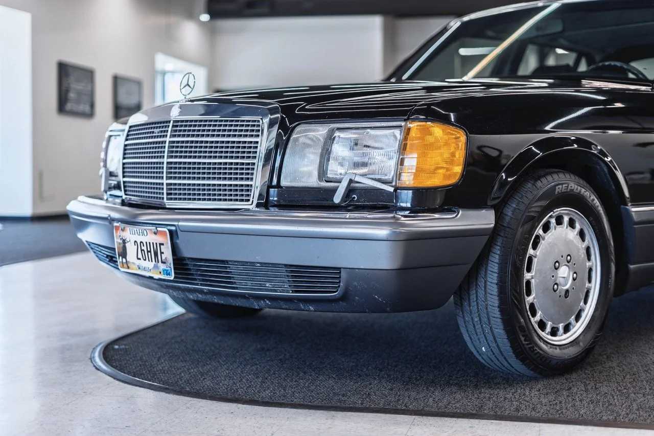 Mercedes_560_SEL_Limited_09.jpeg