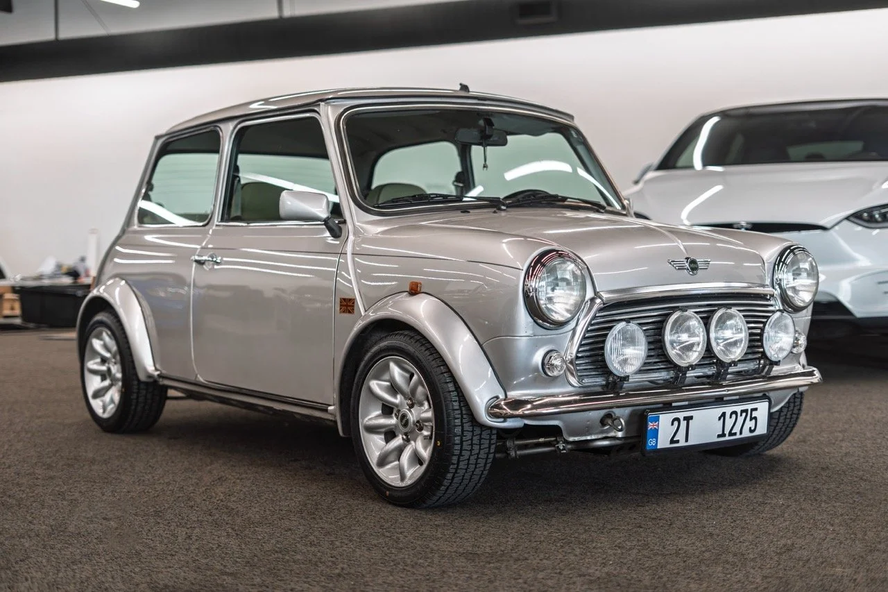 Limited_1973_Mini_Cooper03 Large.jpeg