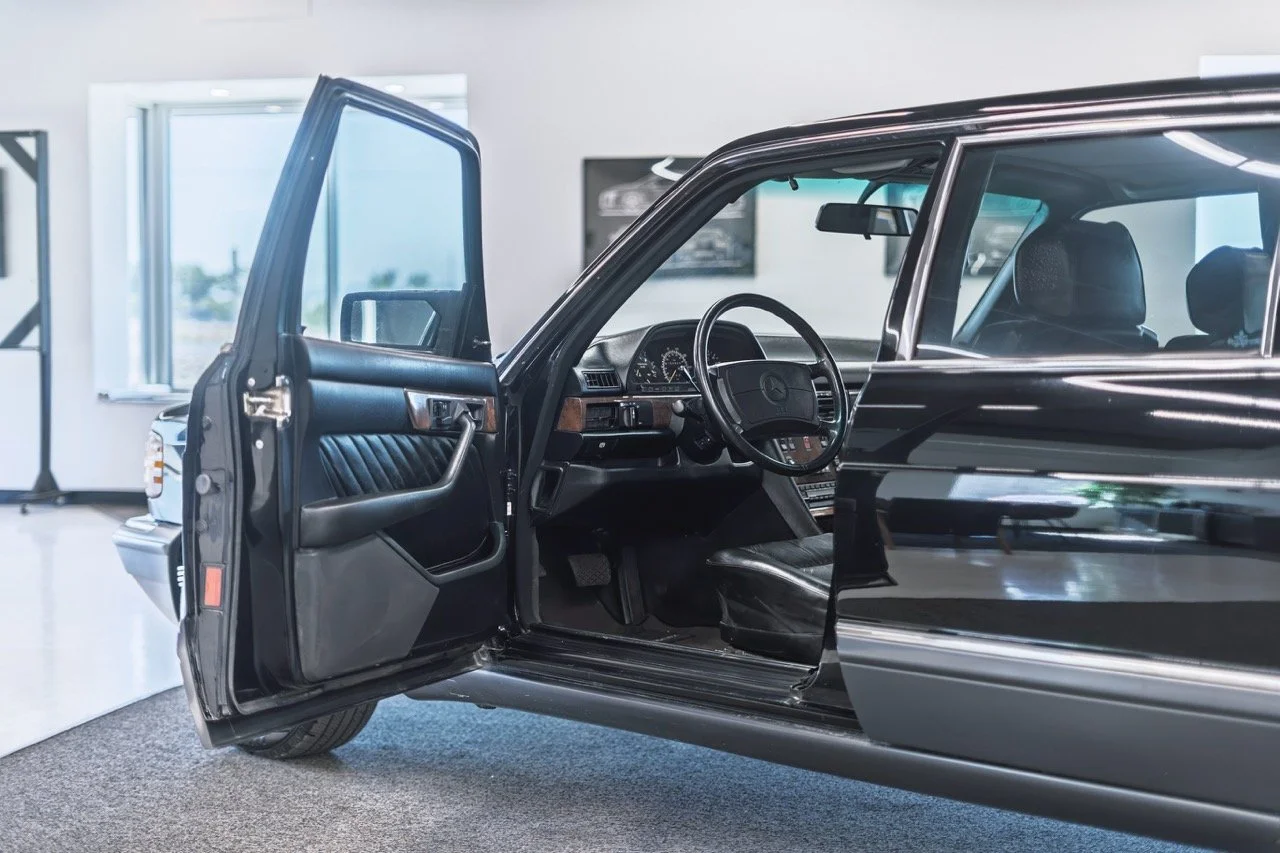 Mercedes_560_SEL_Limited_12.jpeg