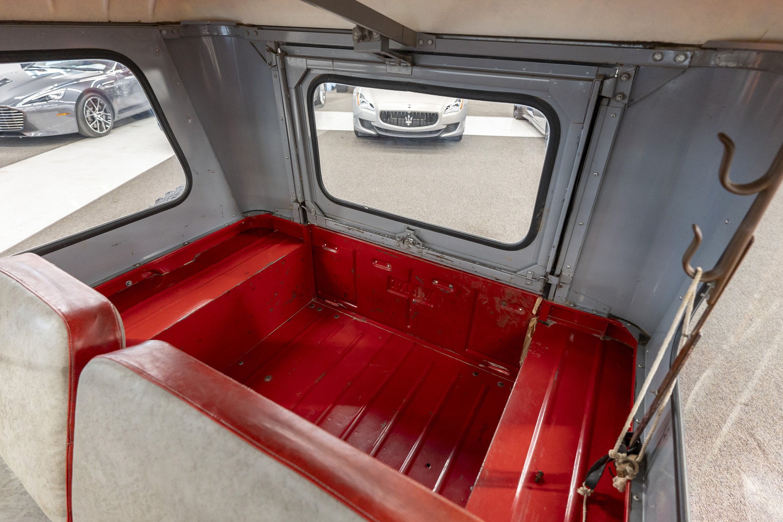 Vintage_Jeep_18.jpg