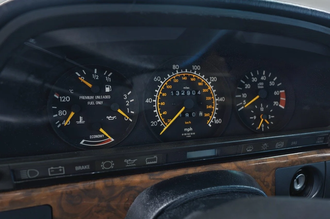 Mercedes_560_SEL_Limited_15.jpeg