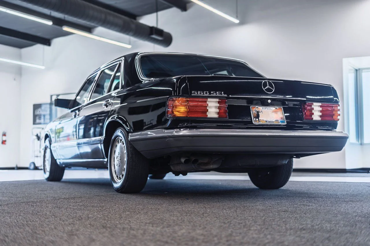 Mercedes_560_SEL_Limited_11.jpeg