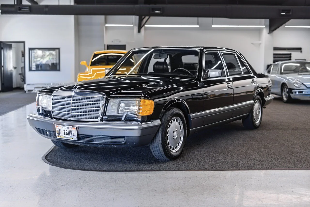 Mercedes_560_SEL_Limited_01.jpeg