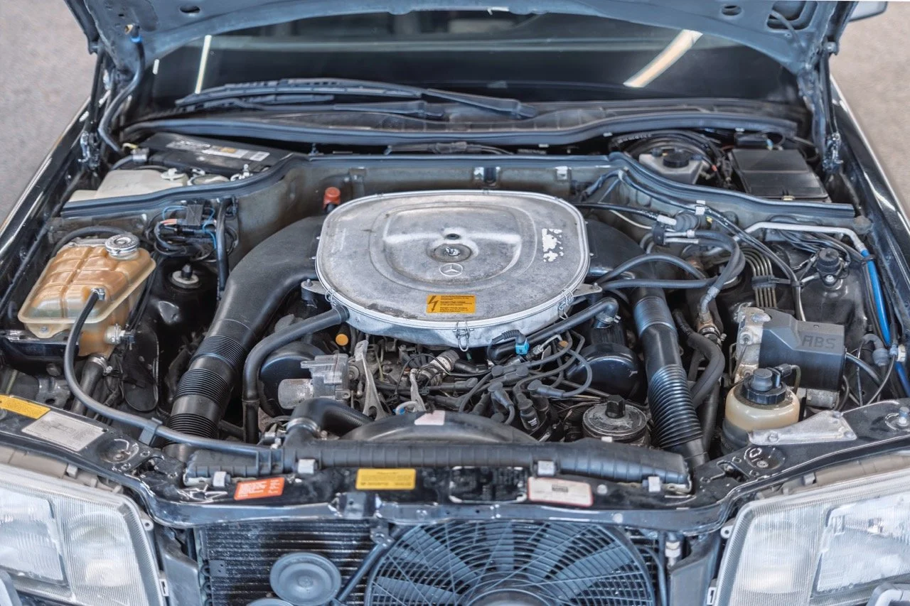 Mercedes_560_SEL_Limited_23.jpeg